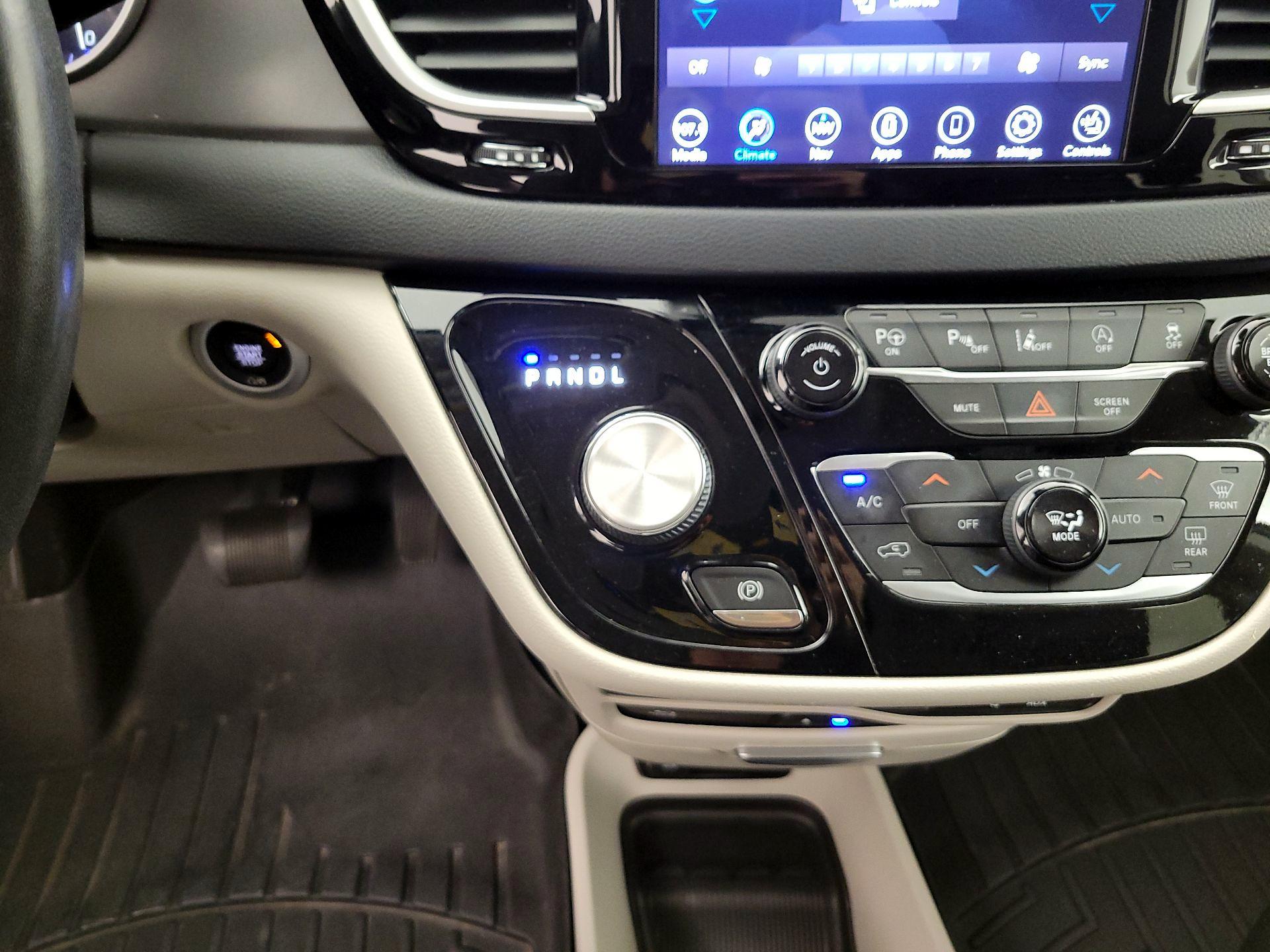 Thumbnail: 2020 Chrysler Pacifica - 18