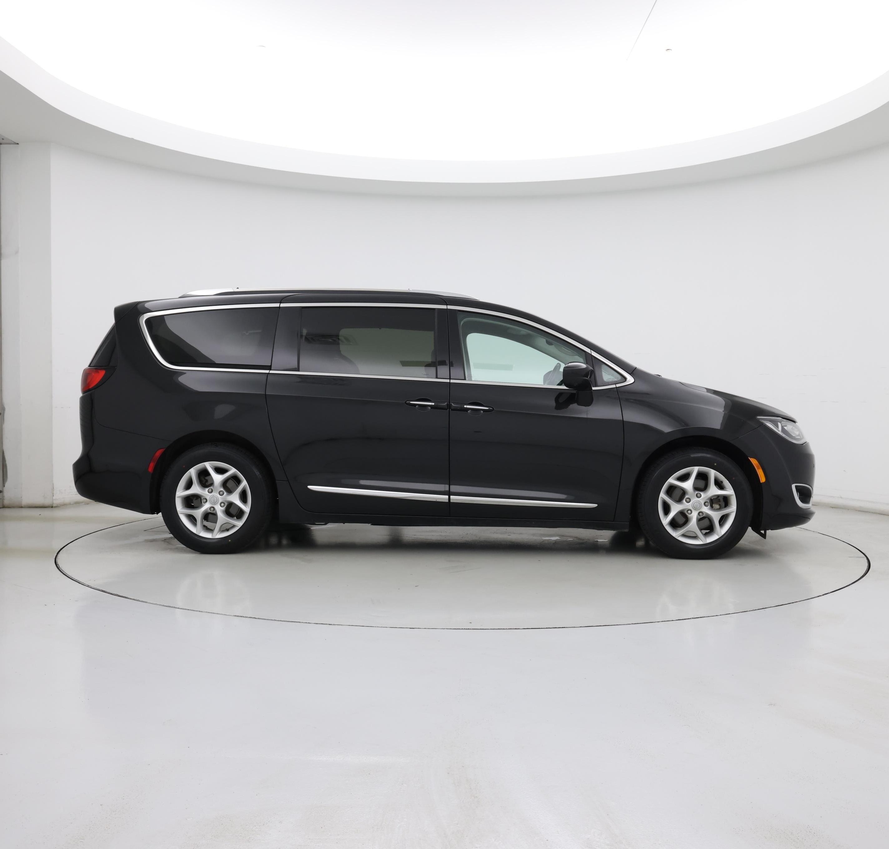 Thumbnail: 2020 Chrysler Pacifica - 7