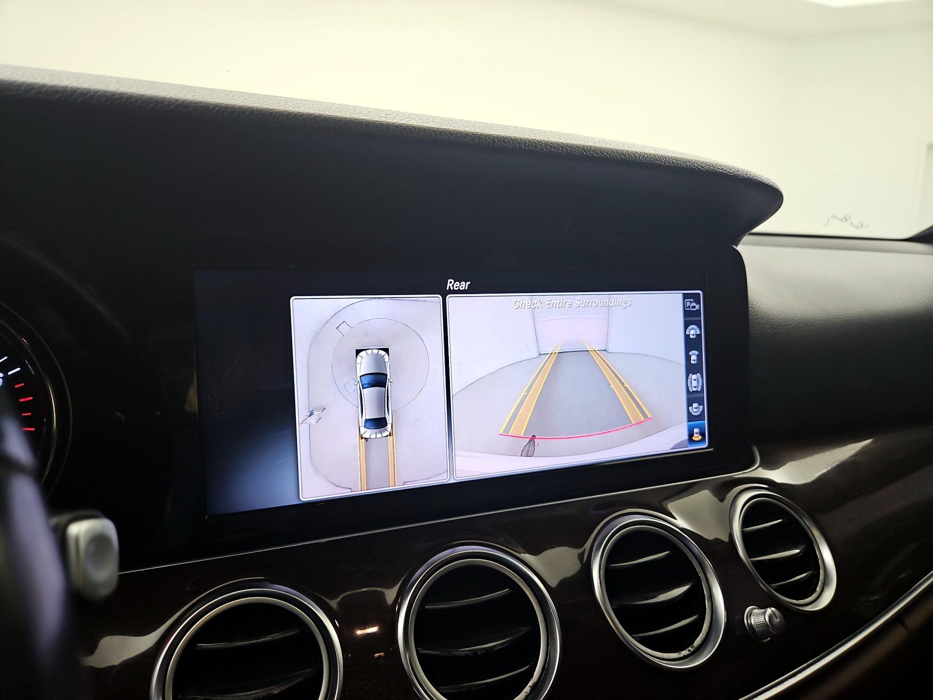 Thumbnail: 2019 Mercedes-Benz E-Class - 12