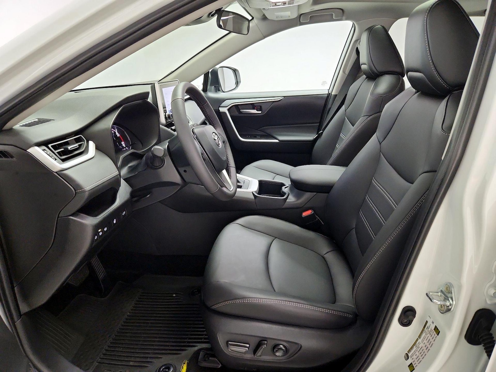 2025 Toyota RAV4 XLE Premium - Photo 12