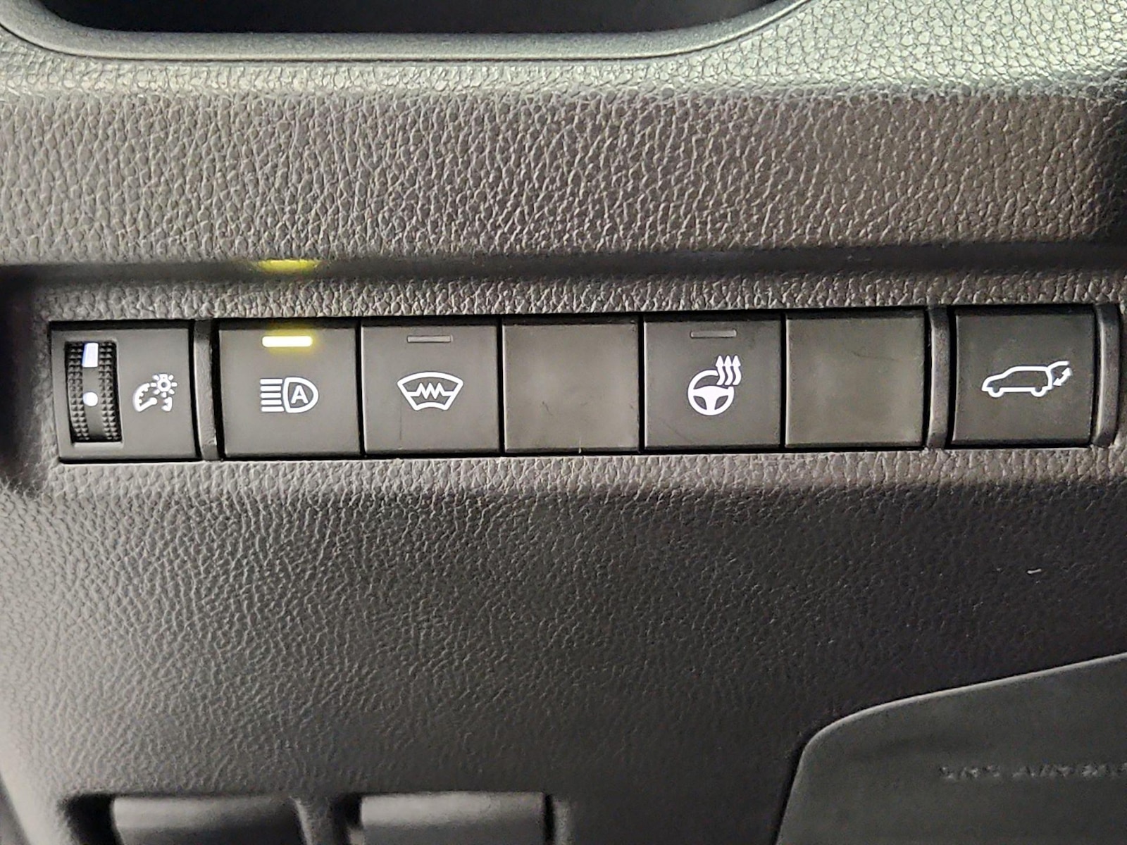 2025 Toyota RAV4 XLE Premium - Photo 14