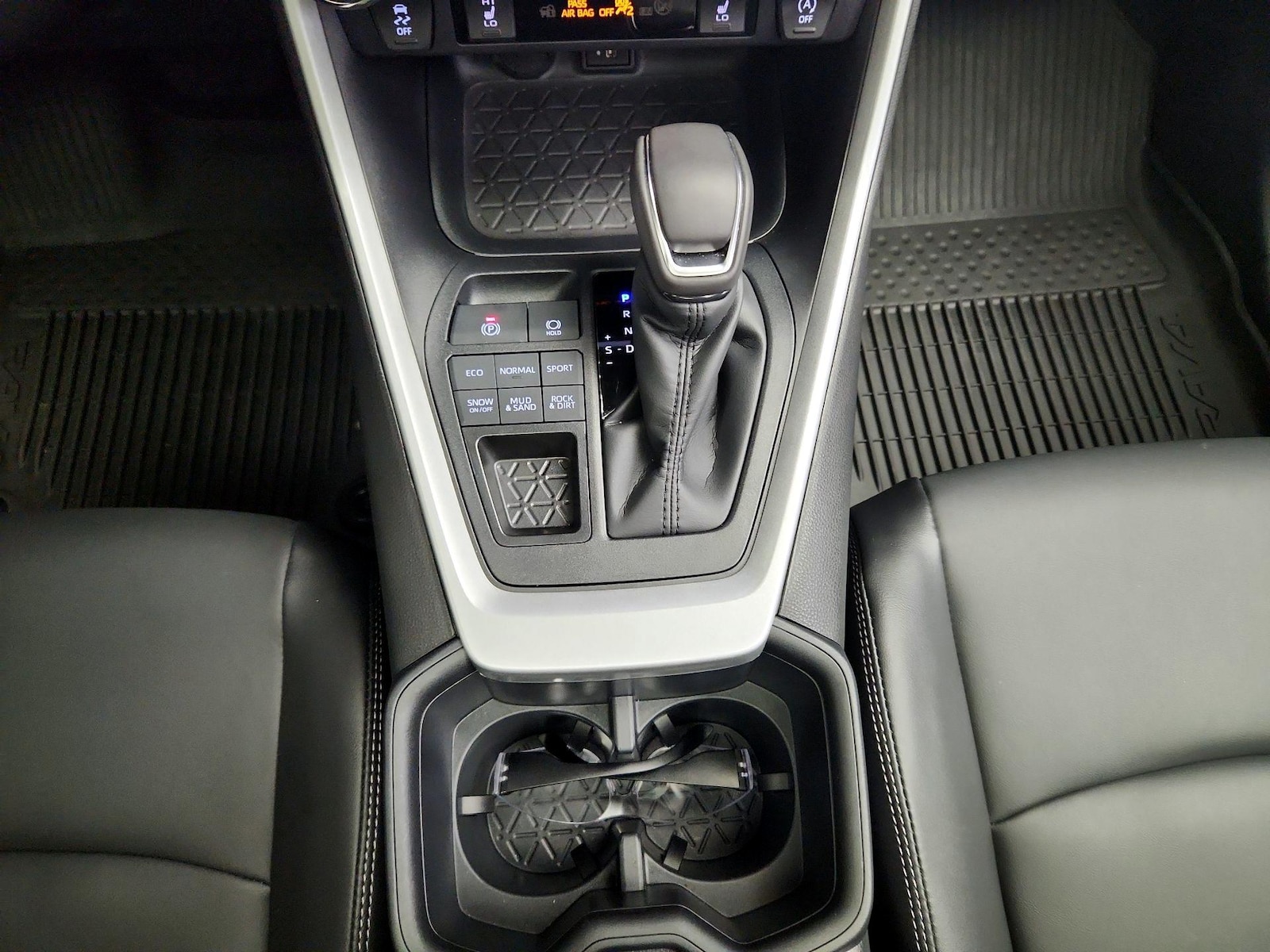 2025 Toyota RAV4 XLE Premium - Photo 18