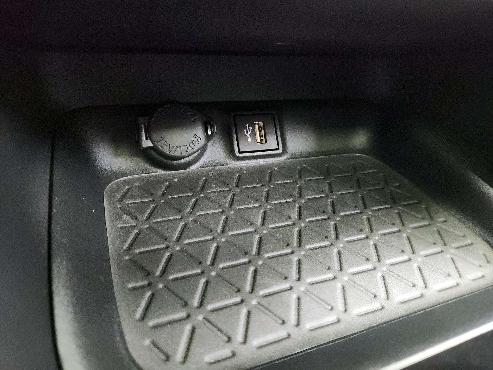 2025 Toyota RAV4 XLE Premium - Photo 19