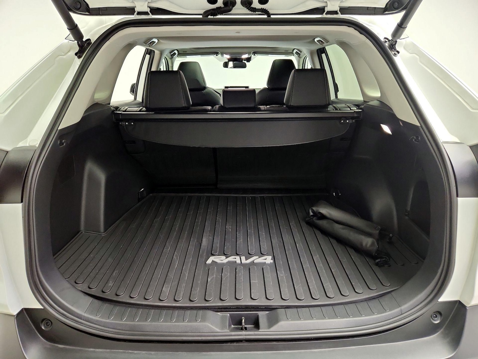 2025 Toyota RAV4 XLE Premium - Photo 22