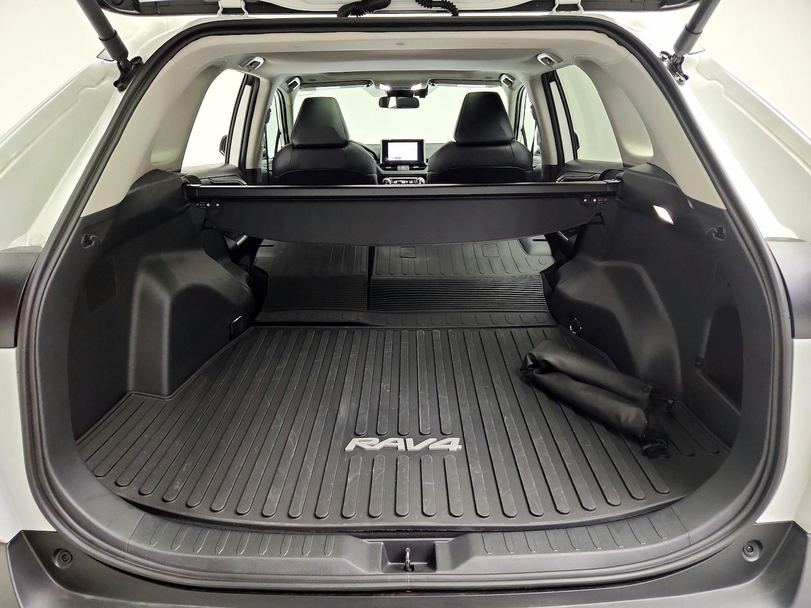 2025 Toyota RAV4 XLE Premium - Photo 23