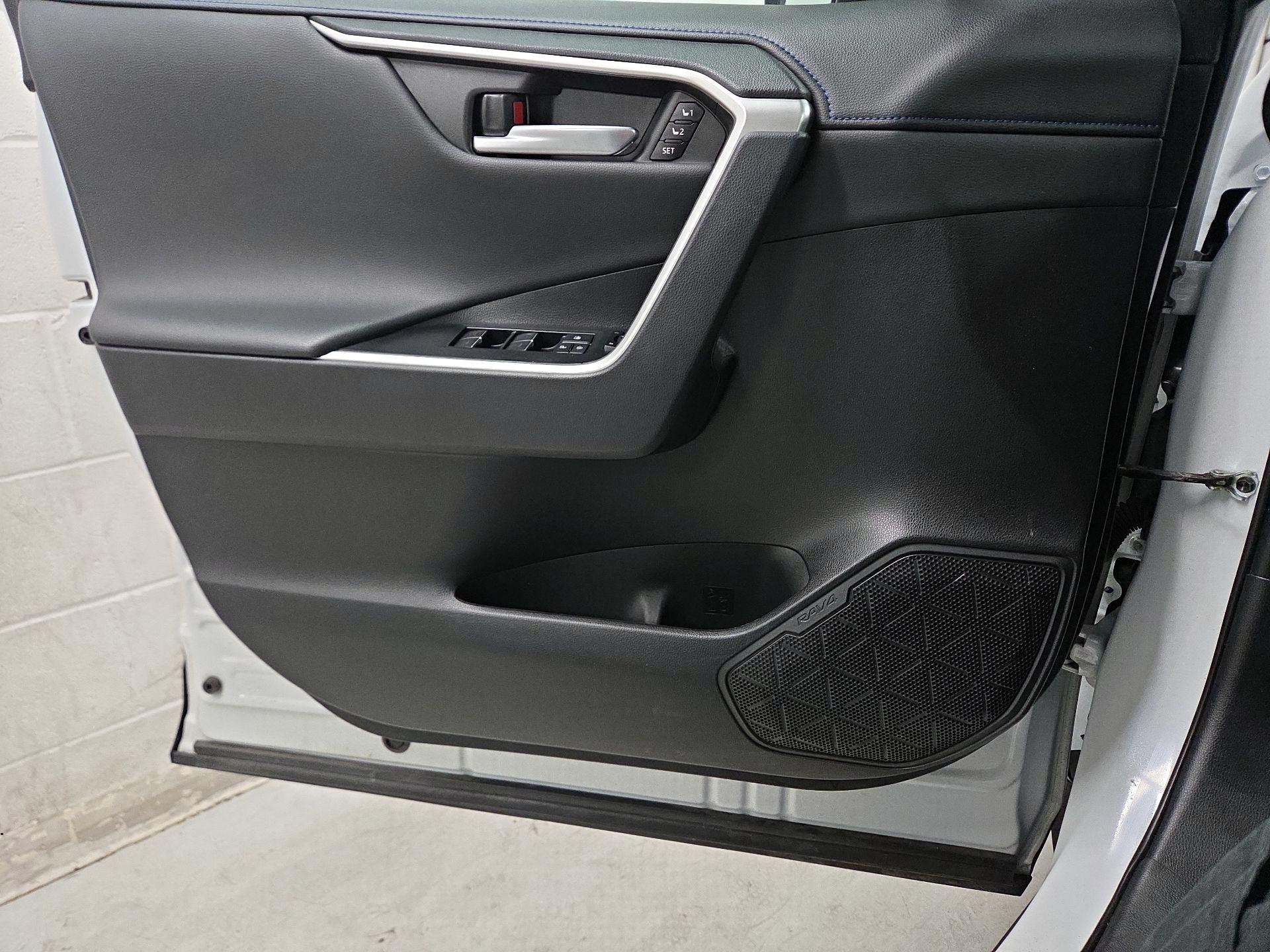 Thumbnail: 2023 Toyota RAV4 - 12