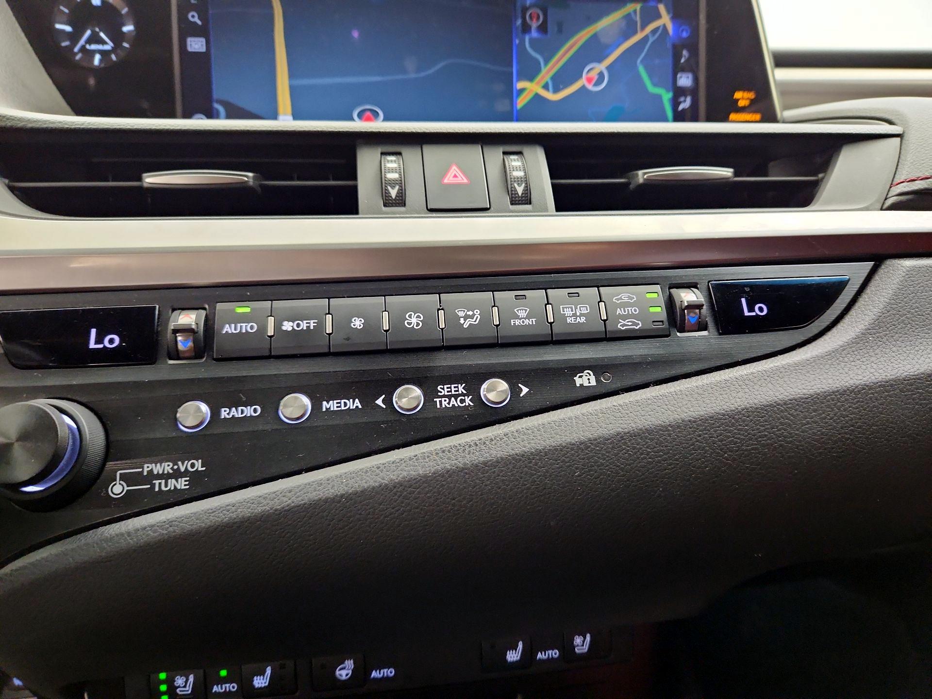 Thumbnail: 2020 Lexus ES - 17