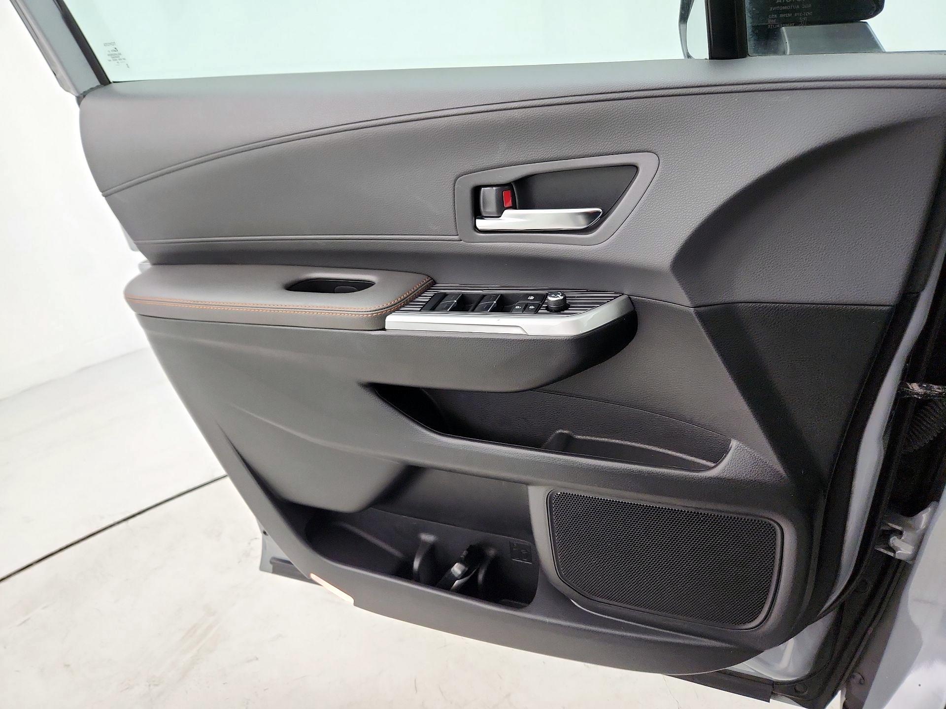 Thumbnail: 2024 Toyota Sienna - 12