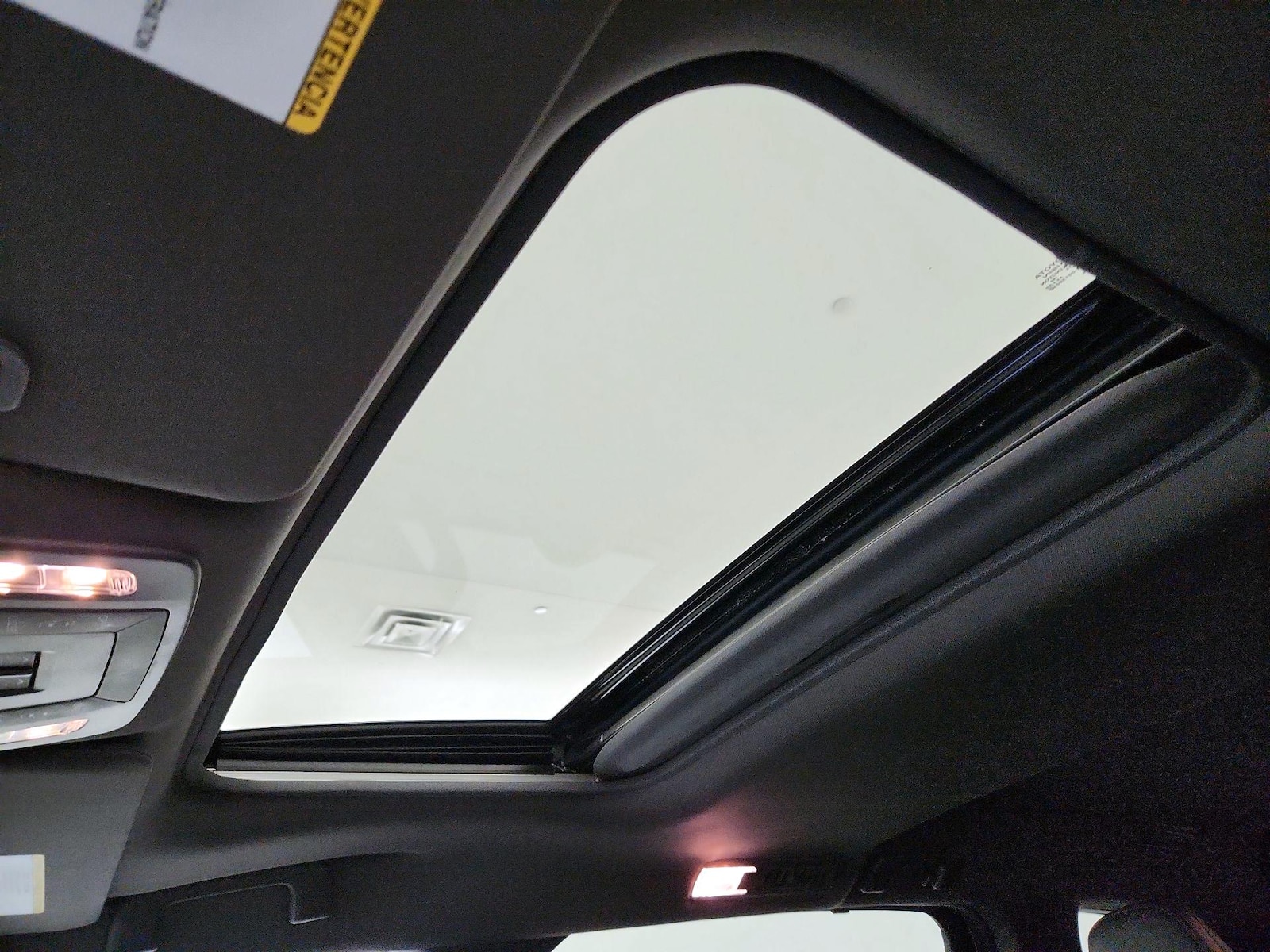 Sunroof(s) & Overhead Airbags