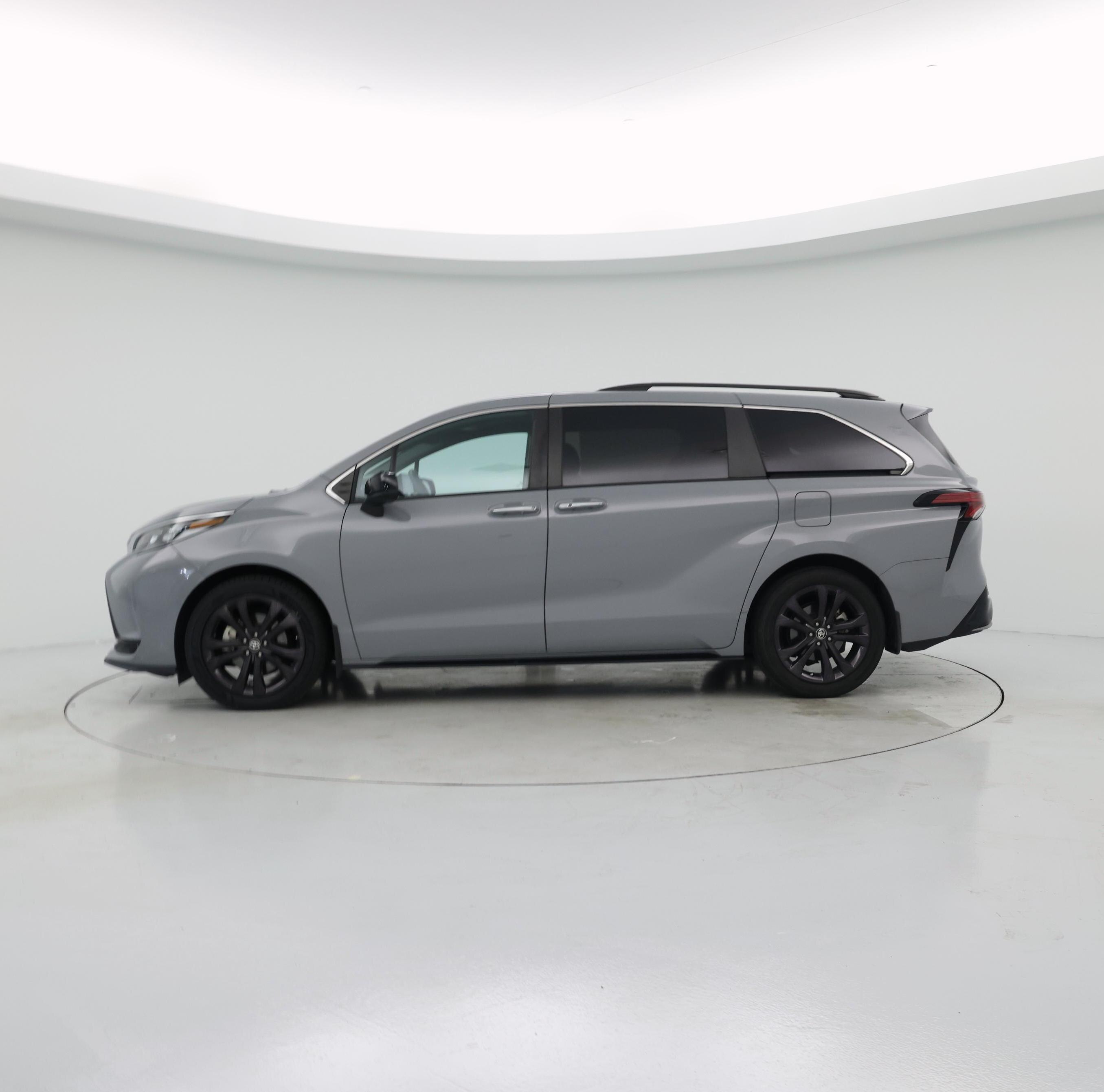 Thumbnail: 2024 Toyota Sienna - 3