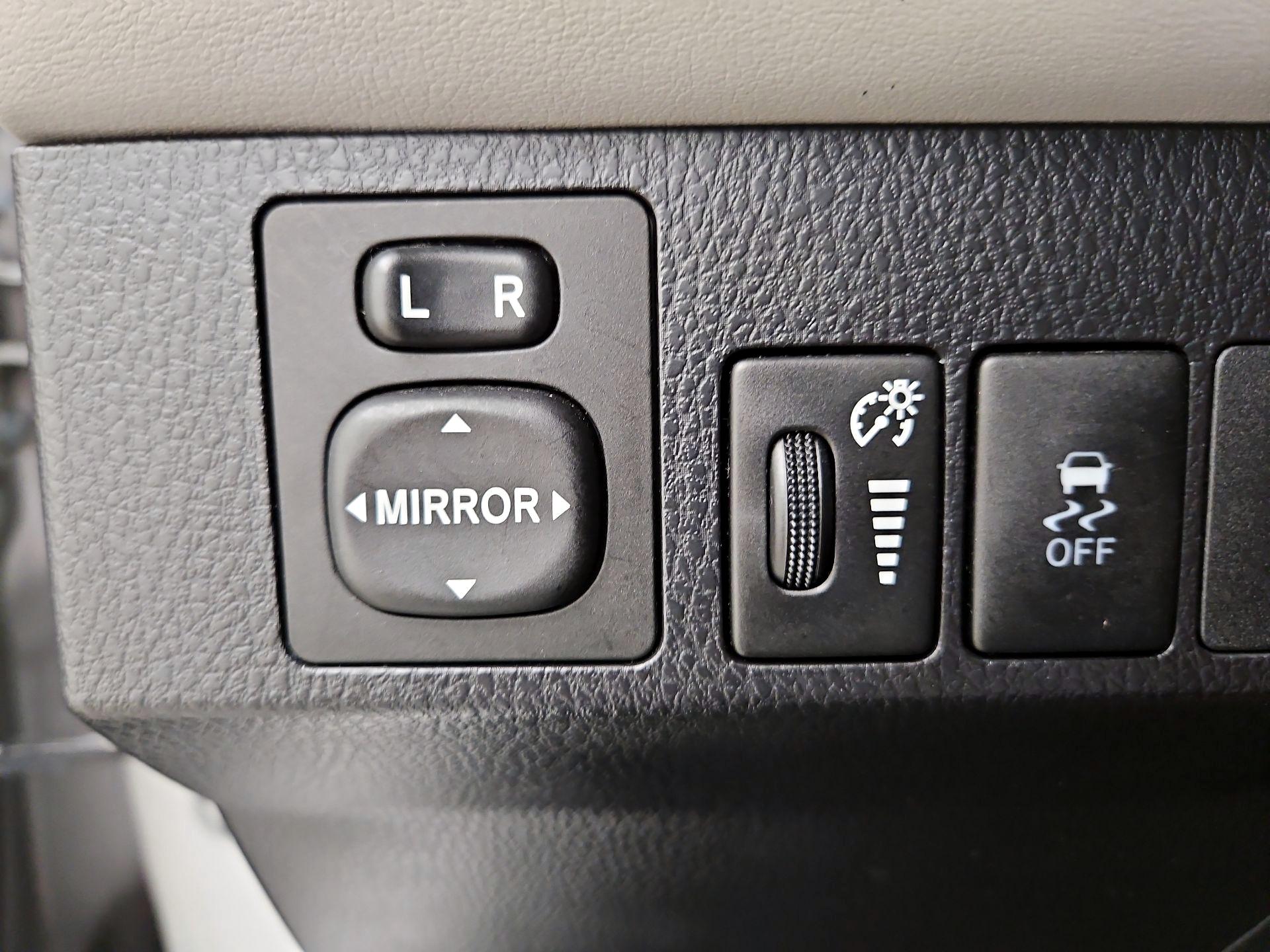 Thumbnail: 2015 Toyota RAV4 - 13