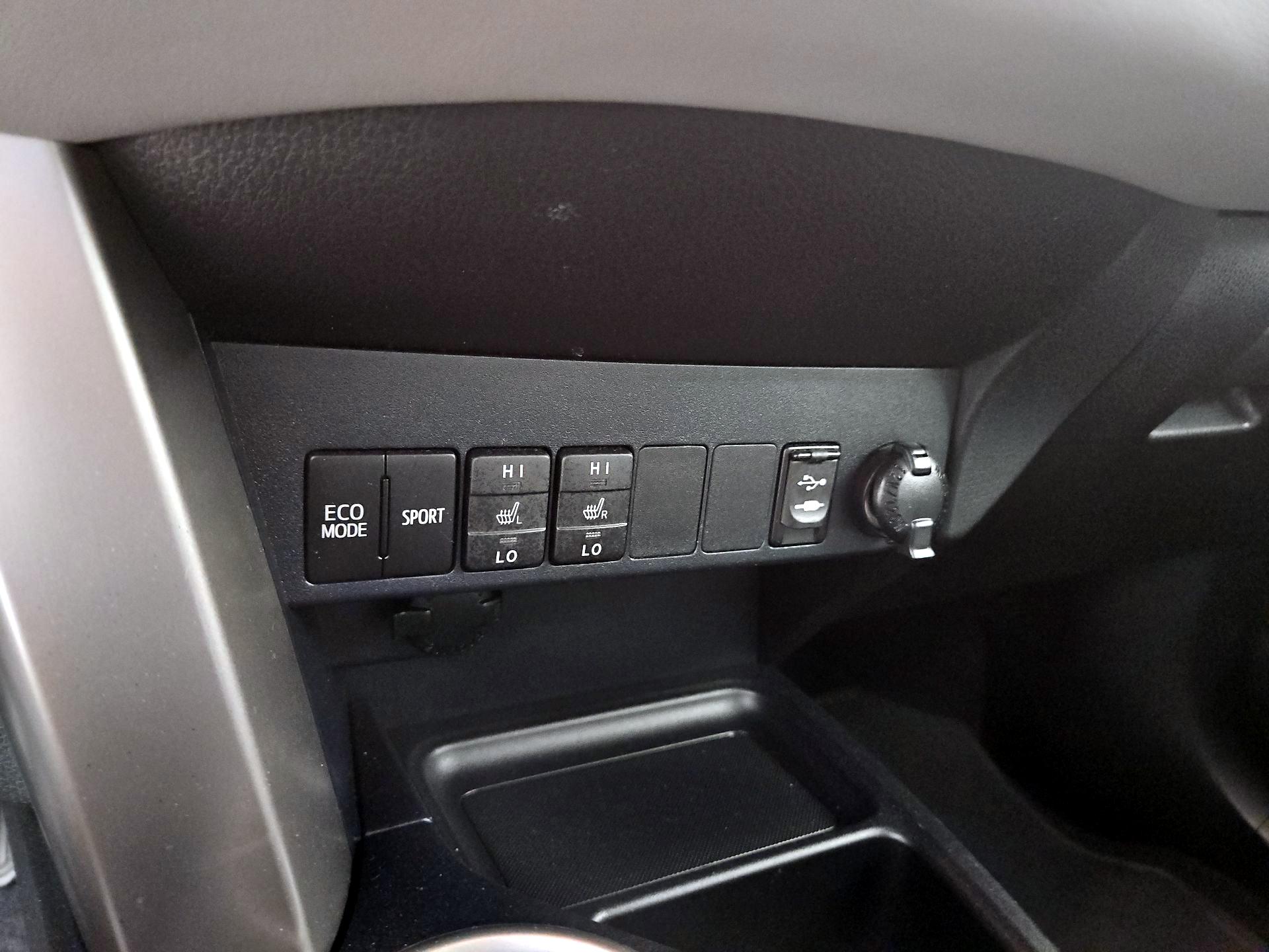 Thumbnail: 2015 Toyota RAV4 - 19