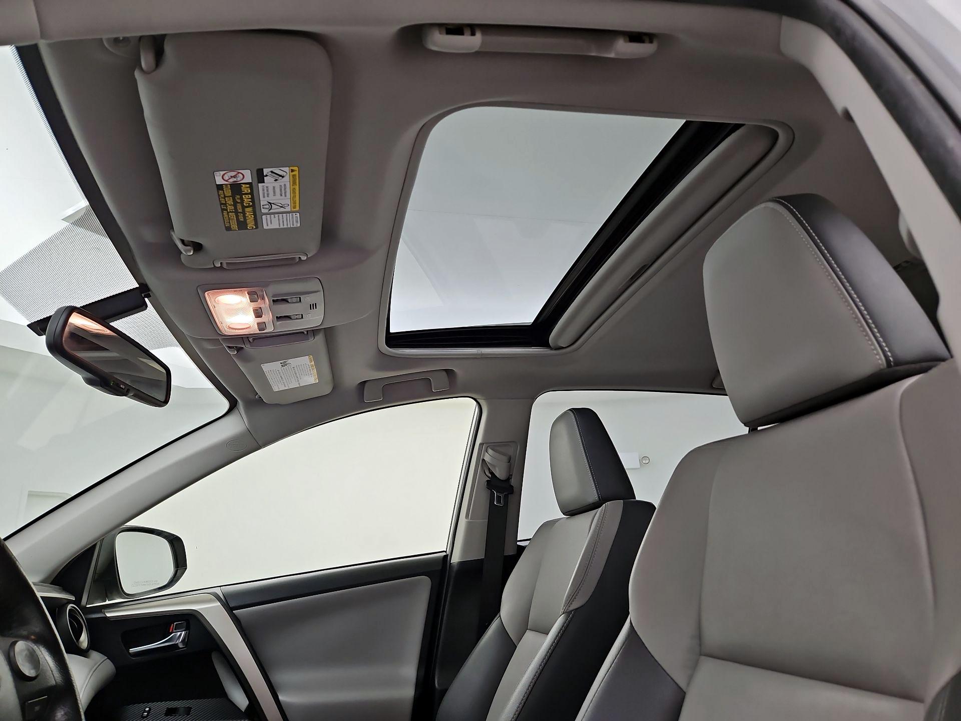 Thumbnail: 2015 Toyota RAV4 - 20