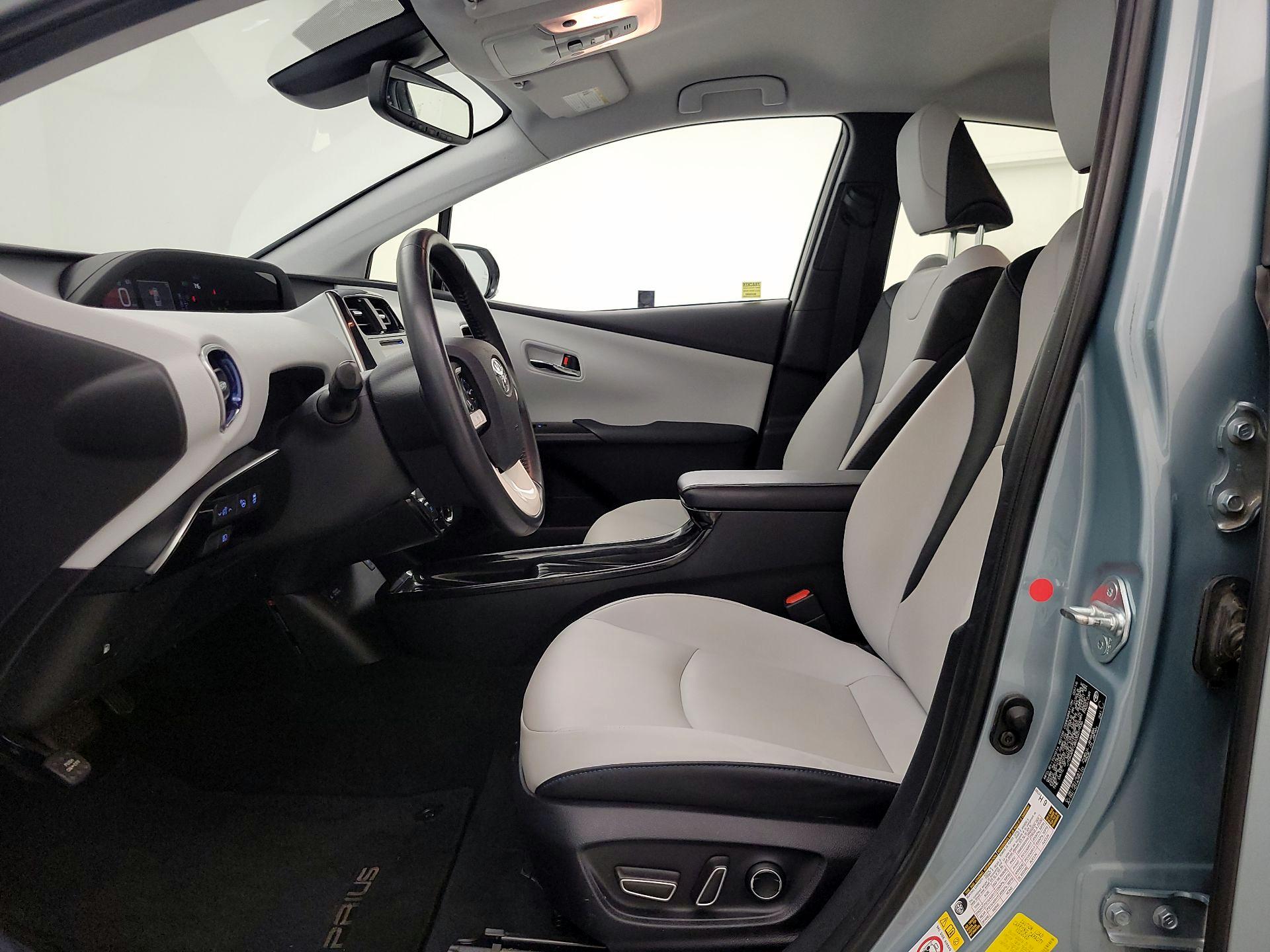 Thumbnail: 2016 Toyota Prius - 11