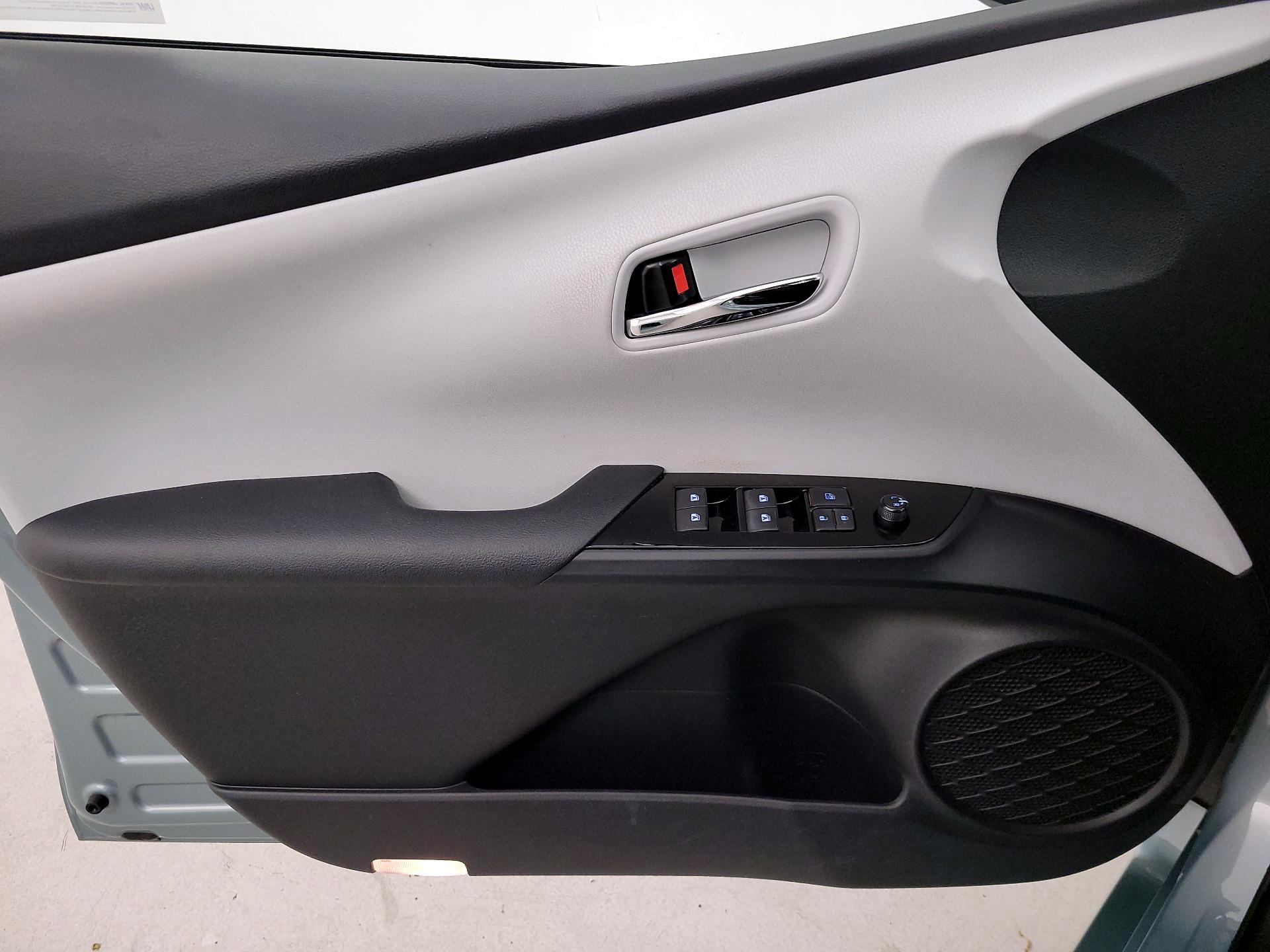 Thumbnail: 2016 Toyota Prius - 12