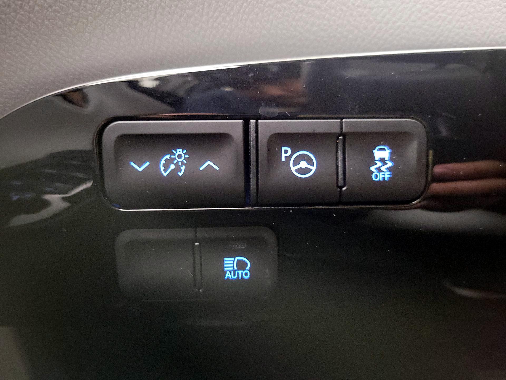 Thumbnail: 2016 Toyota Prius - 13
