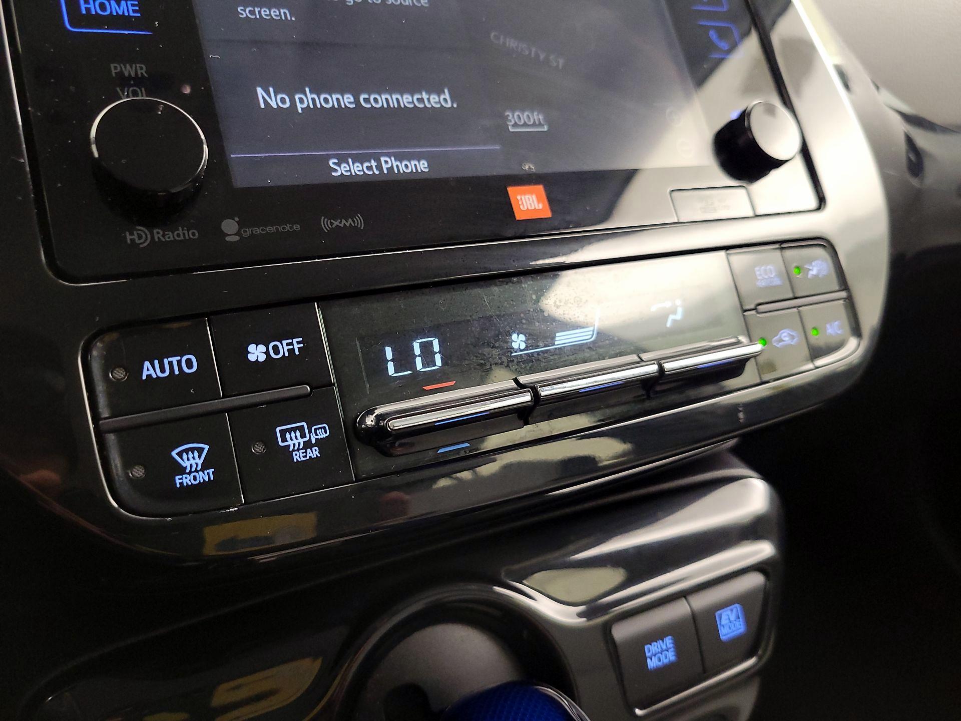 Thumbnail: 2016 Toyota Prius - 17
