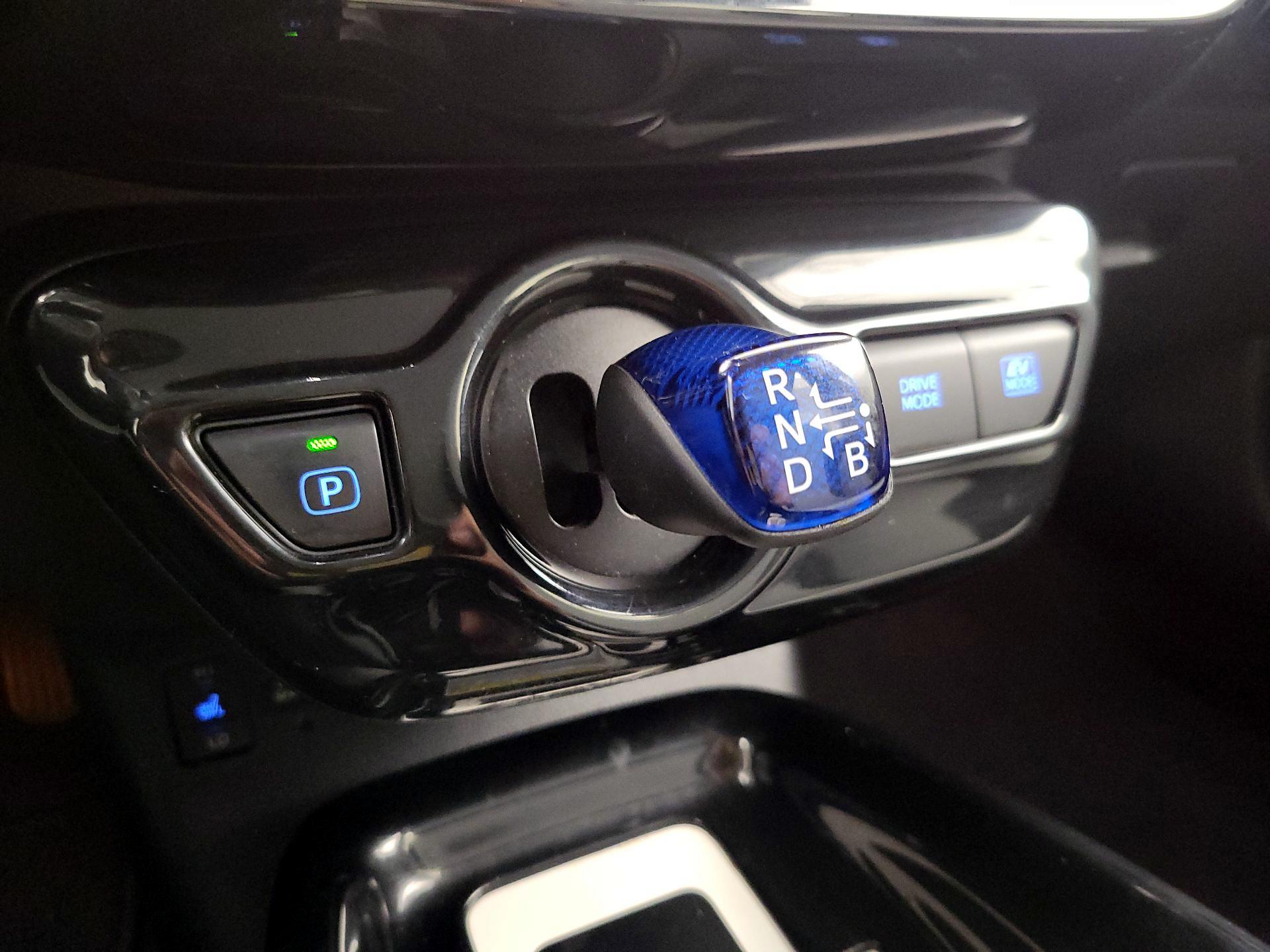 Thumbnail: 2016 Toyota Prius - 18