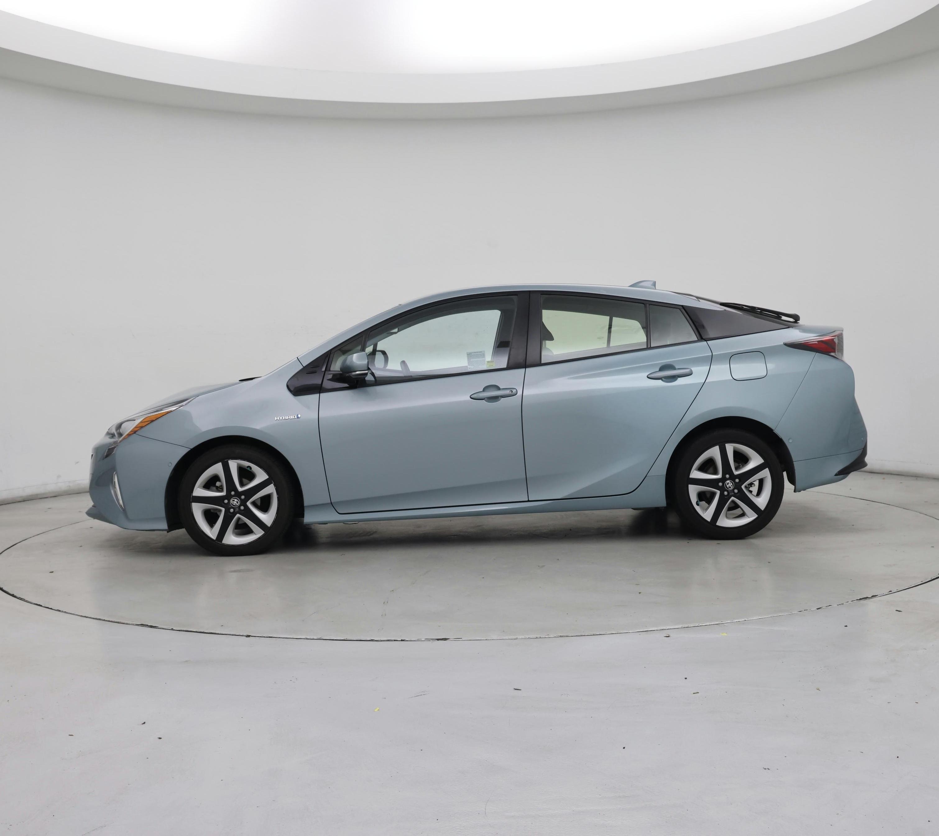 Thumbnail: 2016 Toyota Prius - 3
