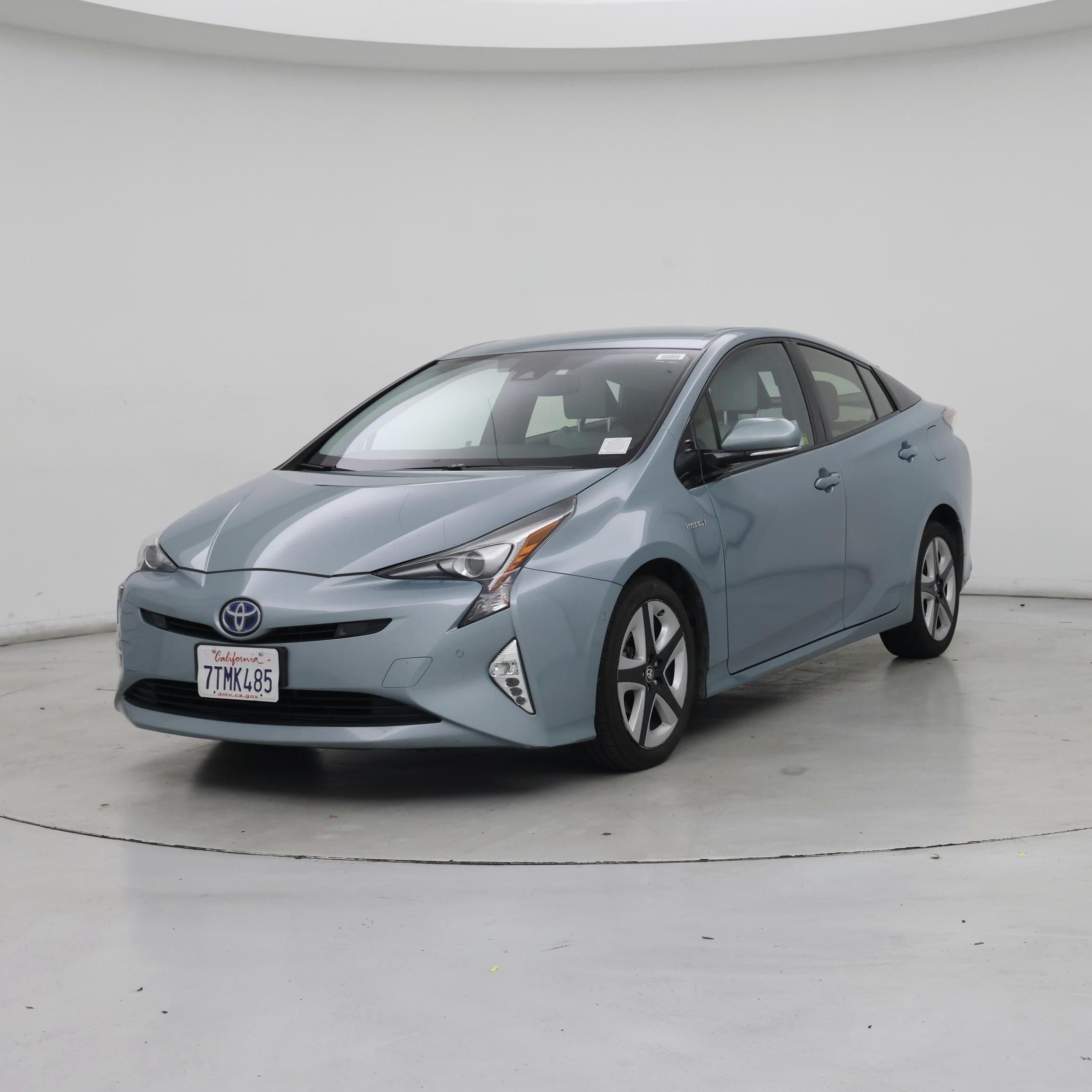 Thumbnail: 2016 Toyota Prius - 4