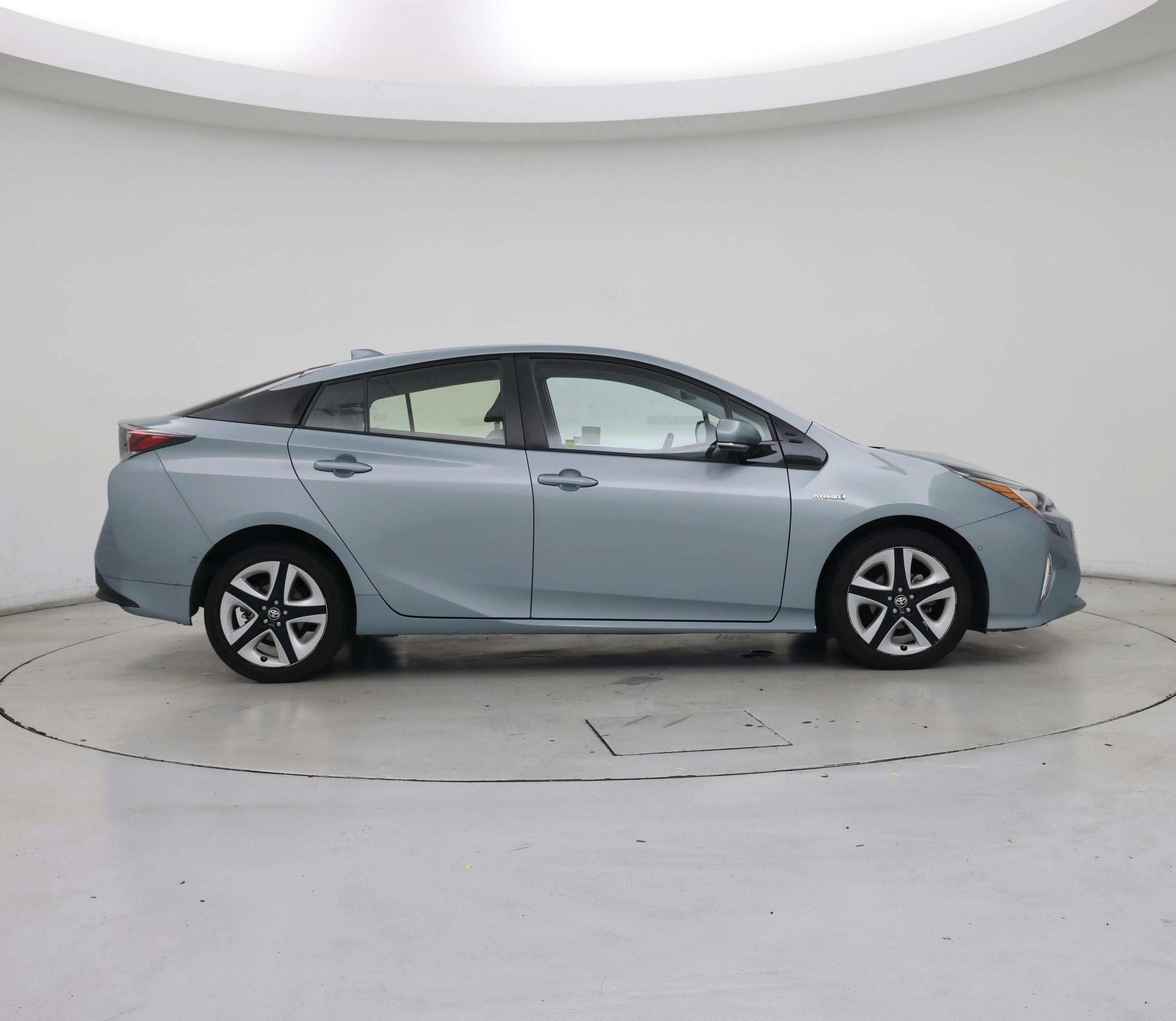 Thumbnail: 2016 Toyota Prius - 7