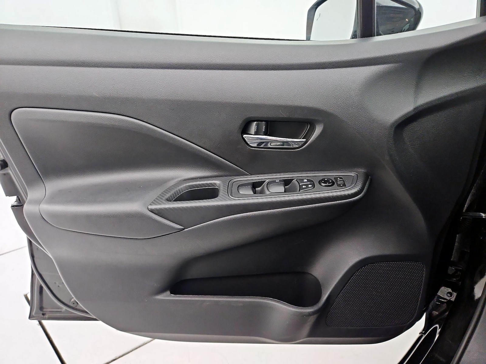 2025 Nissan Versa Sedan SV - Photo 13