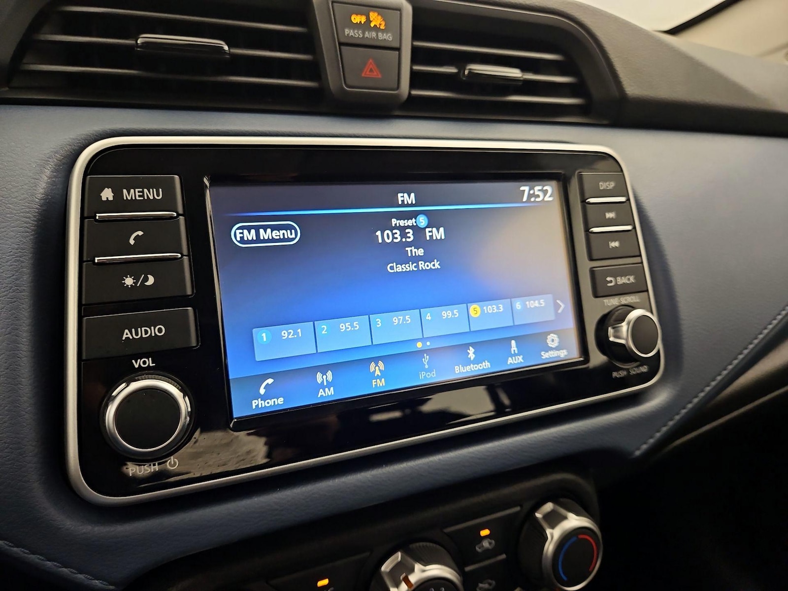 2025 Nissan Versa Sedan SV - Photo 16
