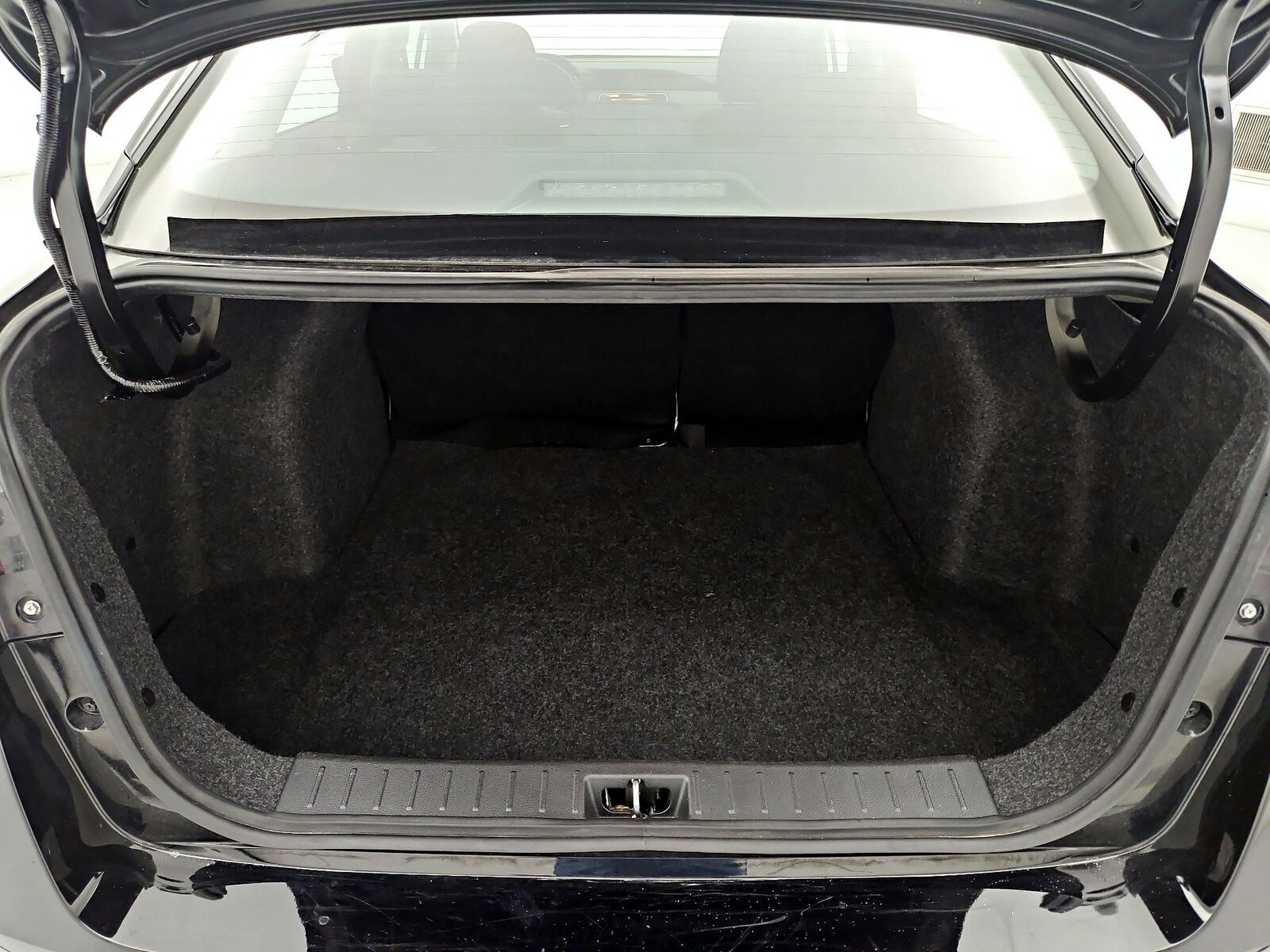 2025 Nissan Versa Sedan SV - Photo 21