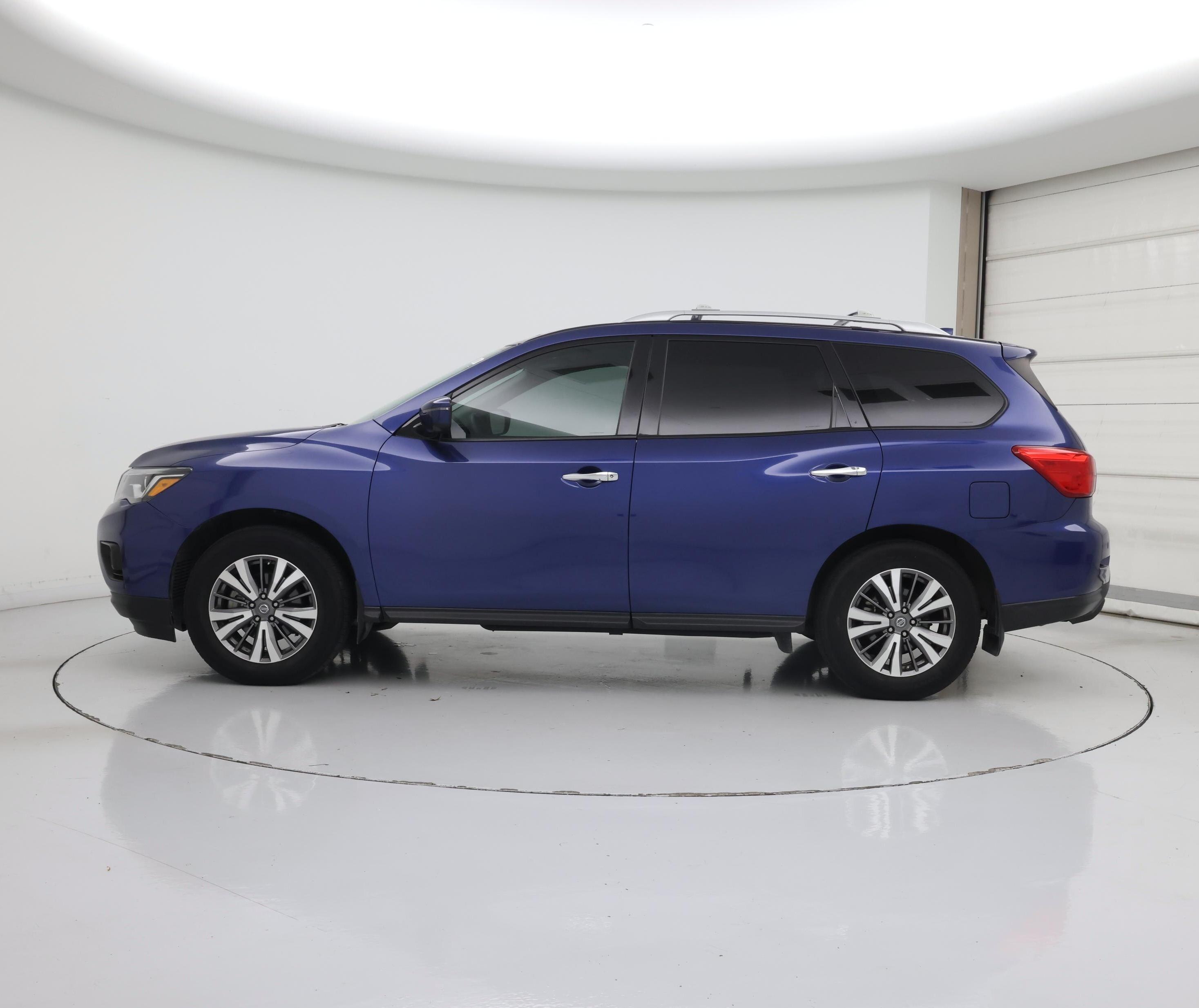 Thumbnail: 2019 Nissan Pathfinder - 3