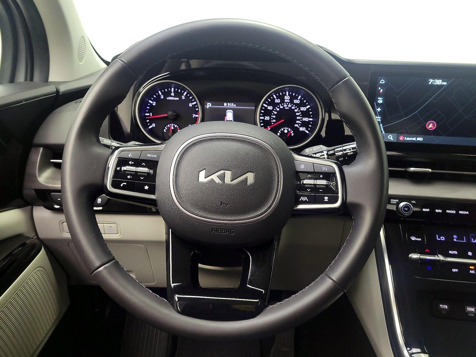 2024 Kia Carnival EX - Photo 11