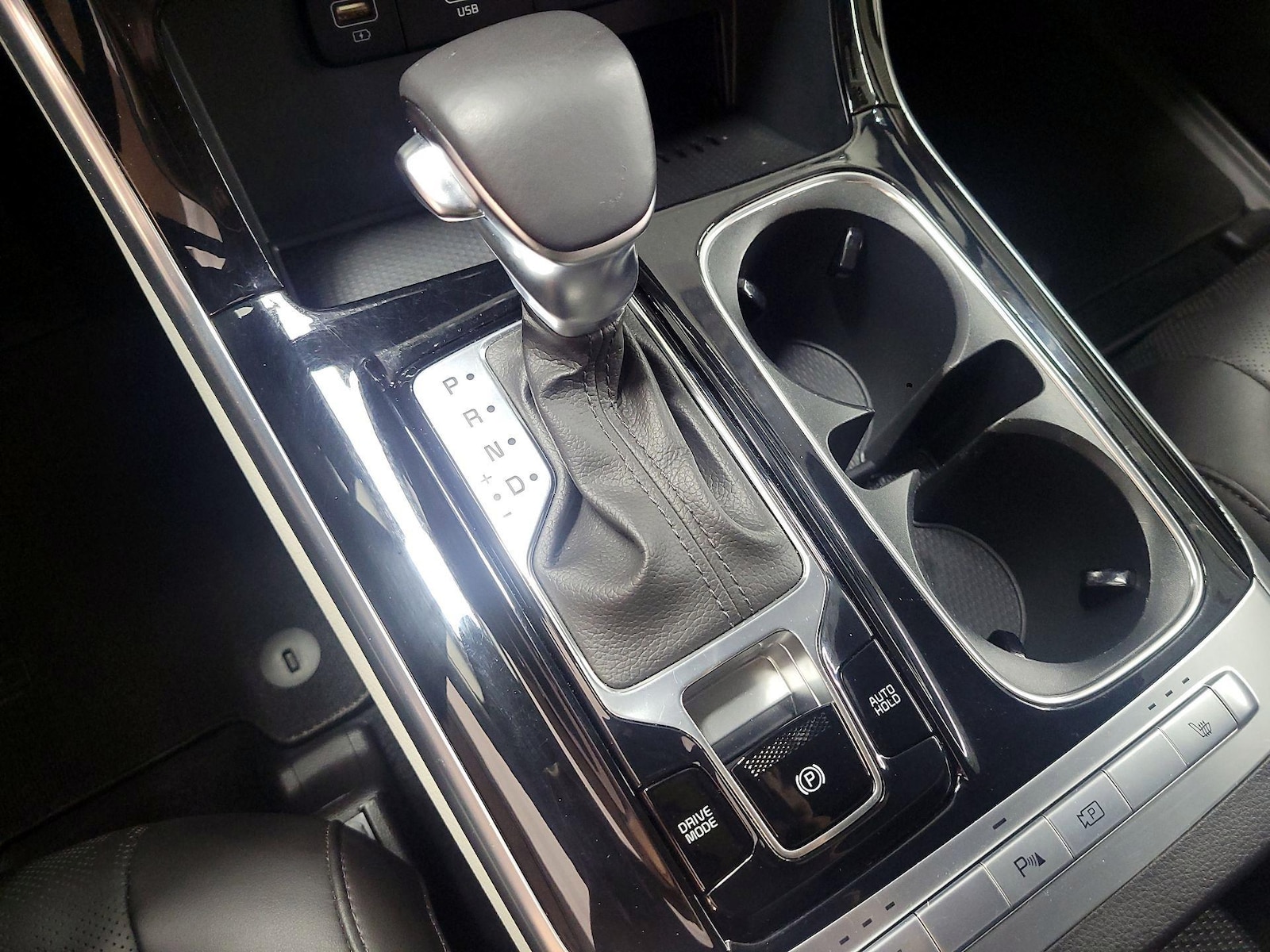2024 Kia Carnival EX - Photo 19