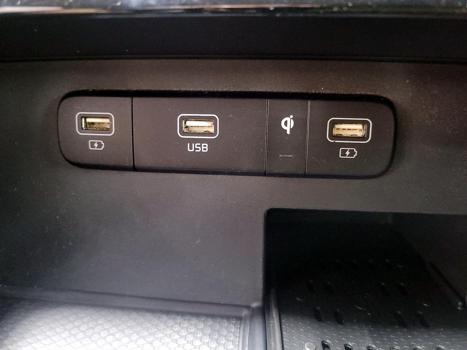 2024 Kia Carnival EX - Photo 20