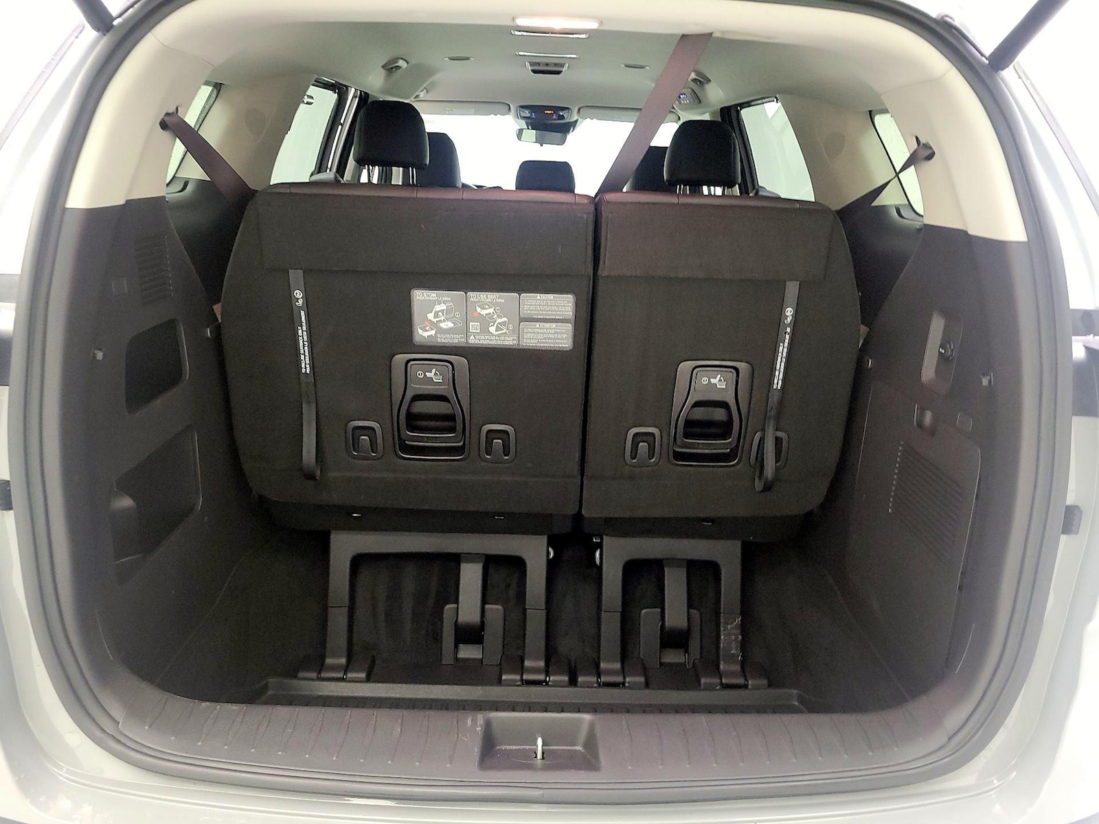 2024 Kia Carnival EX - Photo 23