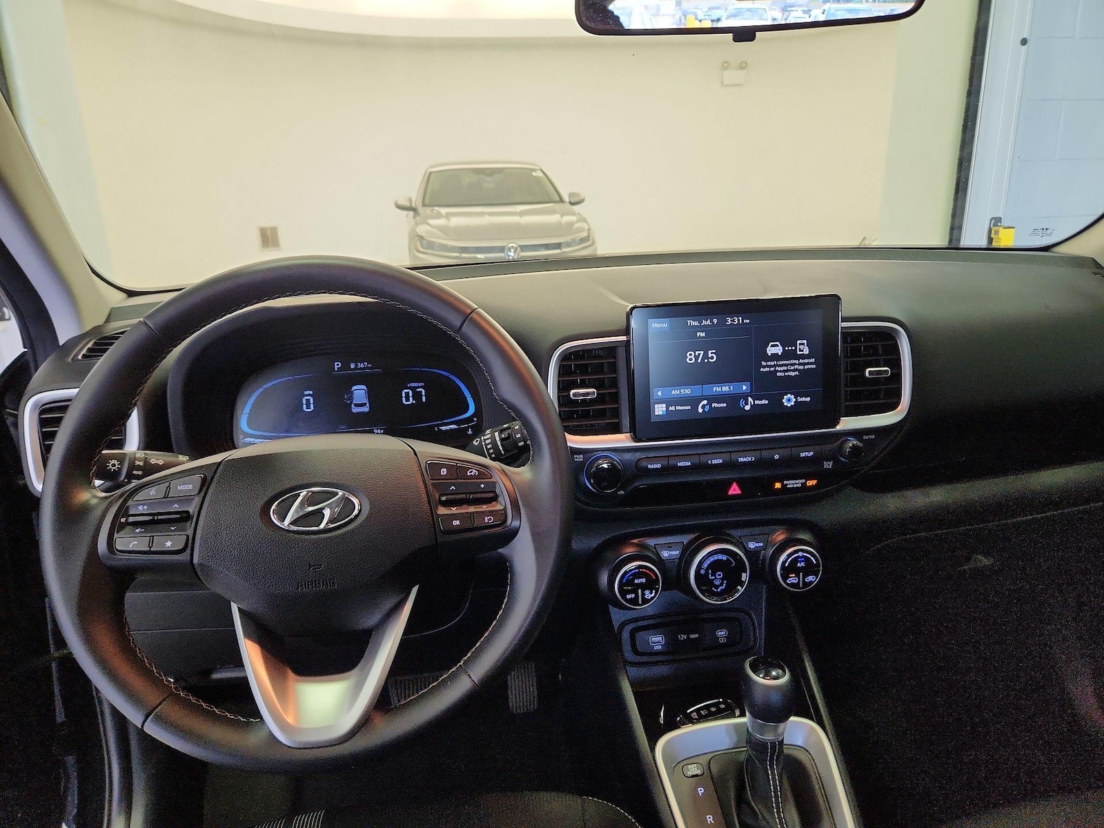 2024 Hyundai Venue SEL - Photo 11