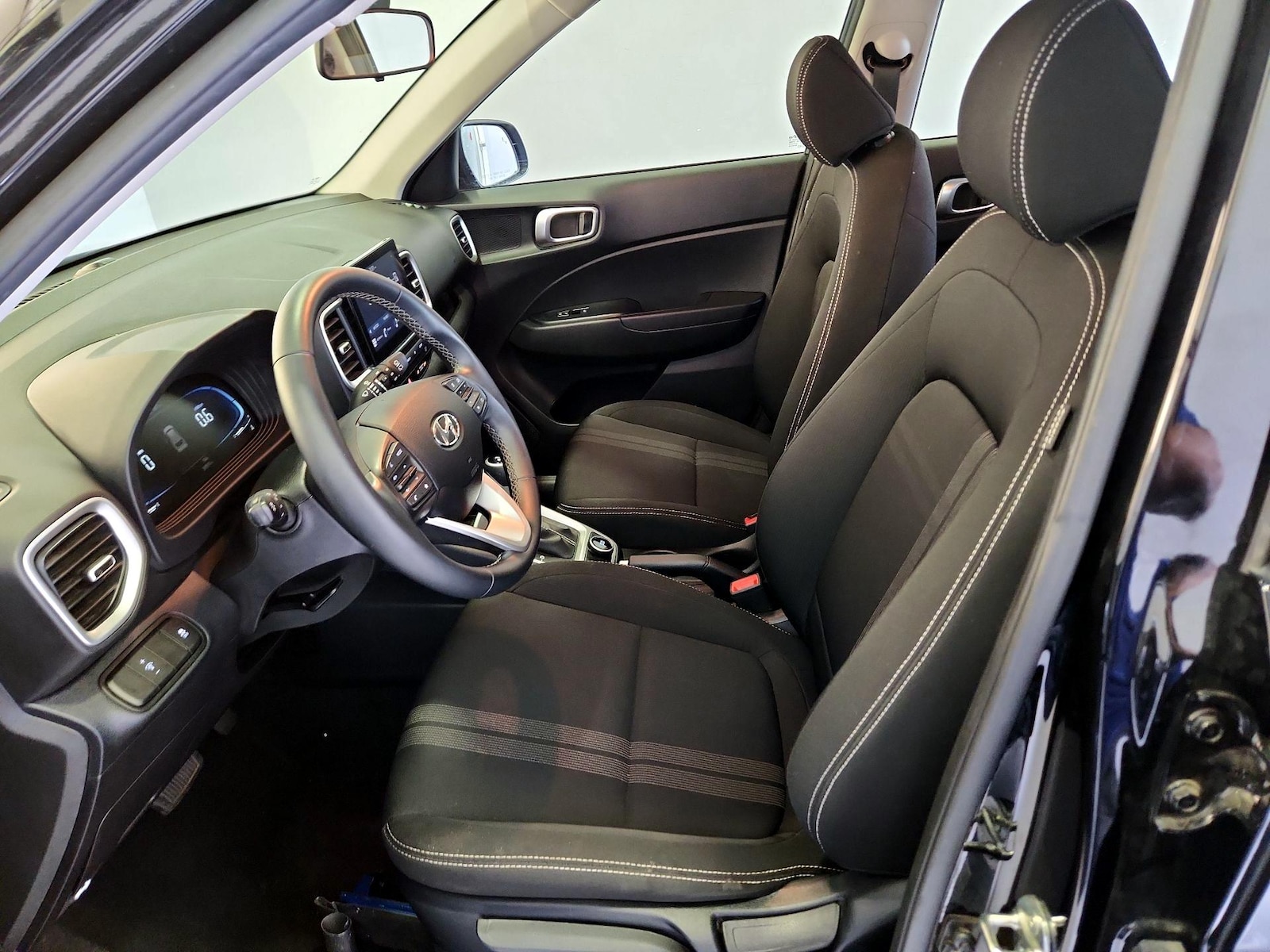 2024 Hyundai Venue SEL - Photo 12