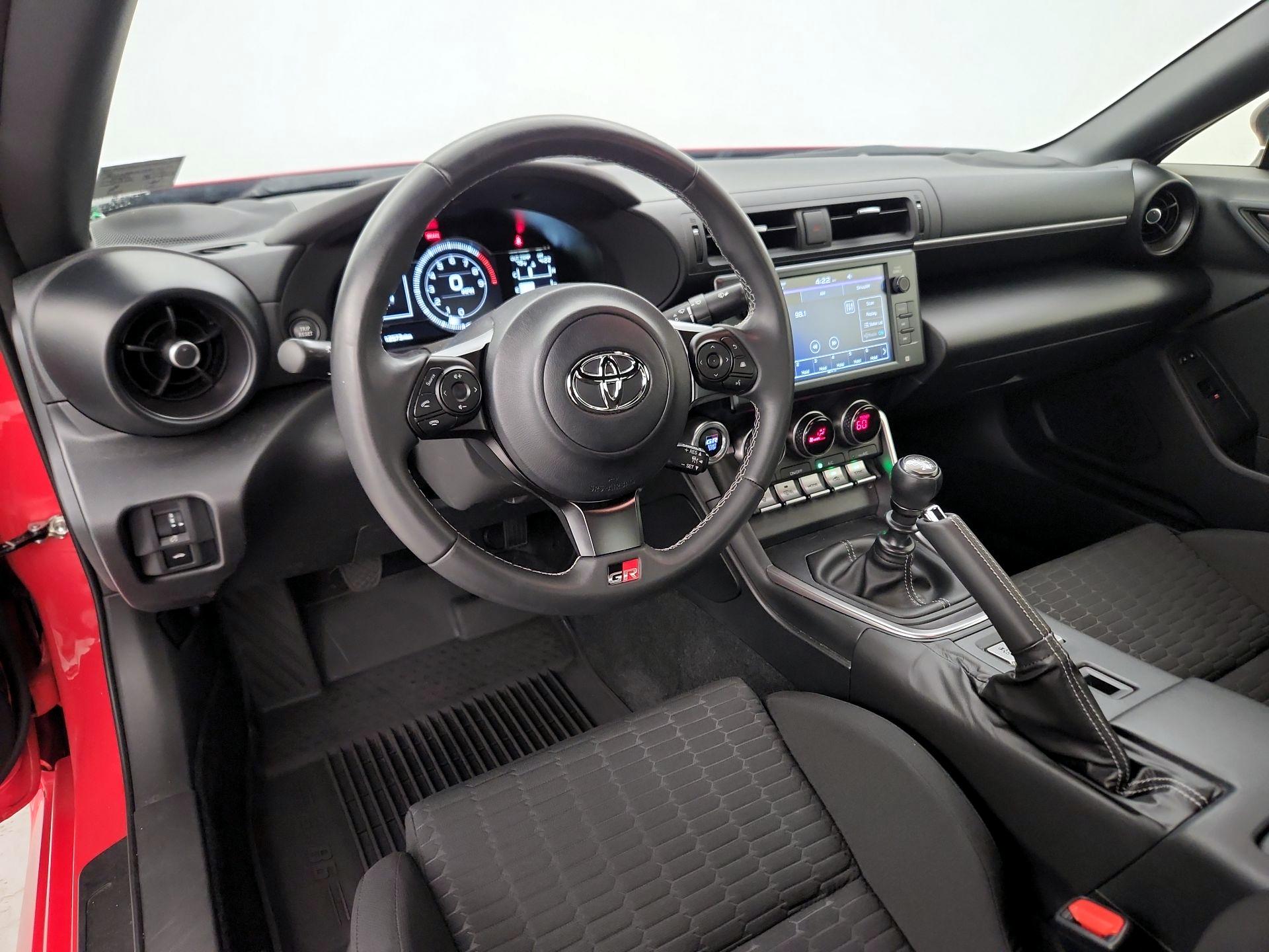 Thumbnail: 2025 Toyota GR86 - 9
