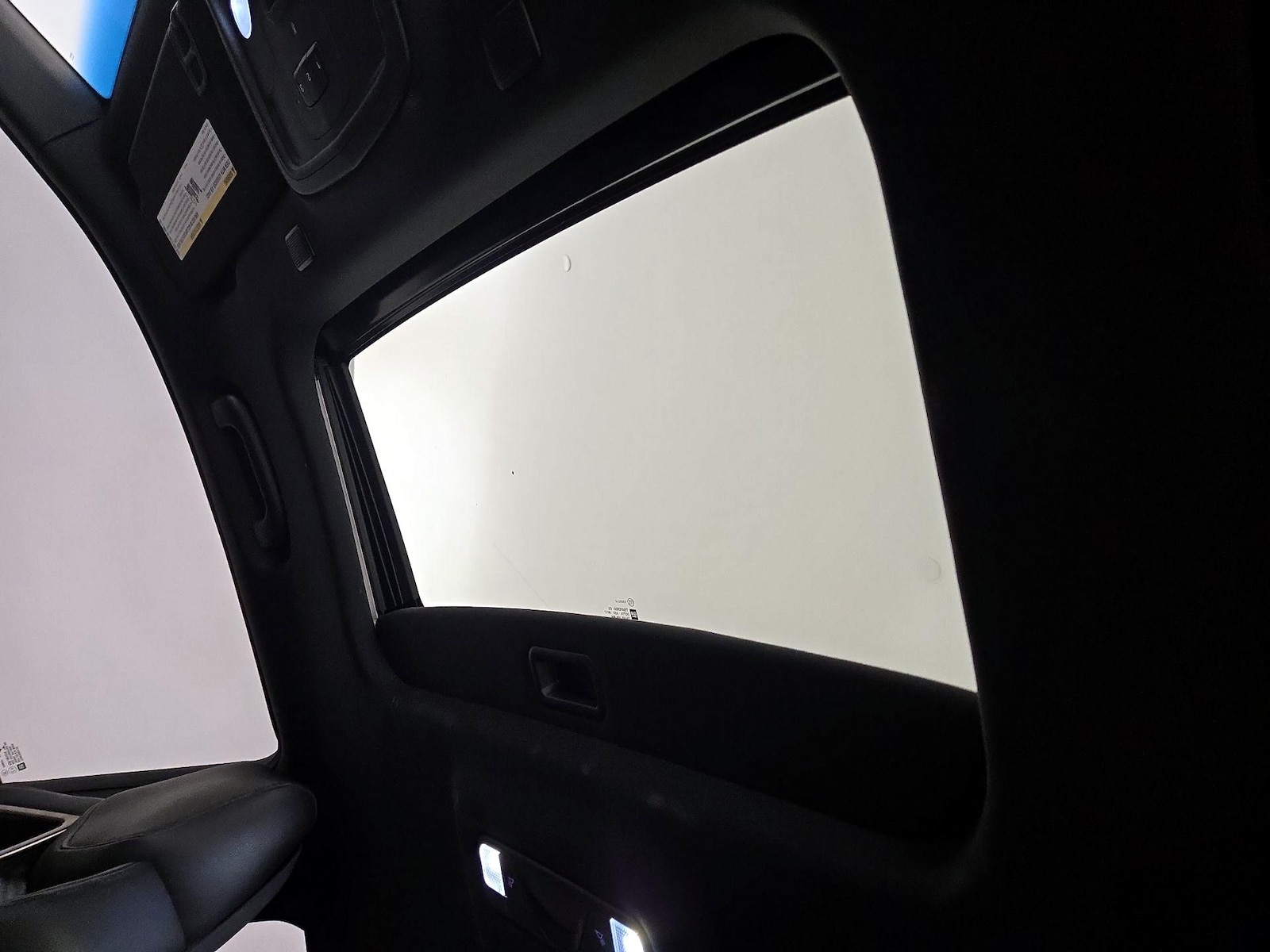 Sunroof(s) & Overhead Airbags