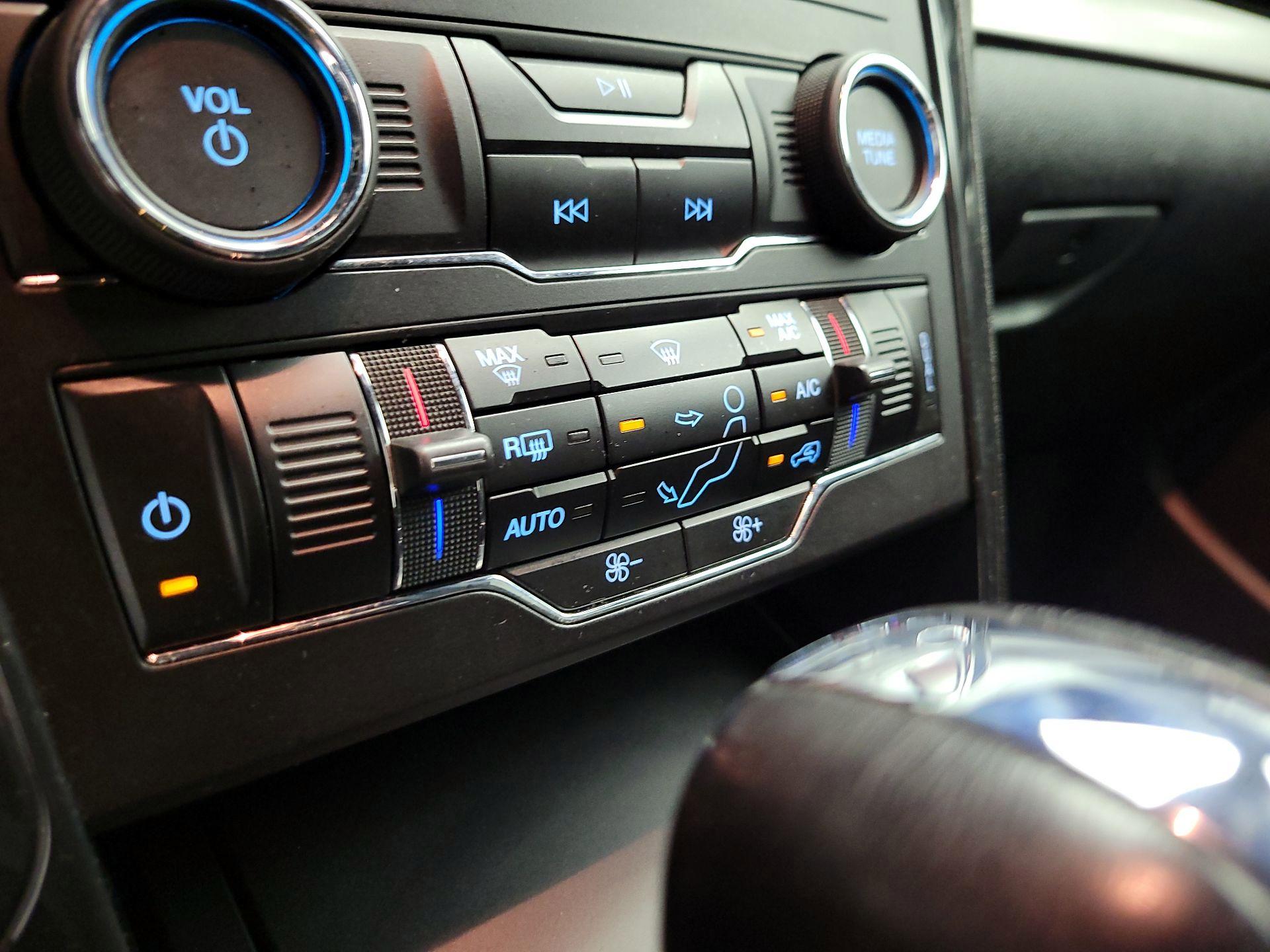 Thumbnail: 2019 Ford Explorer - 14