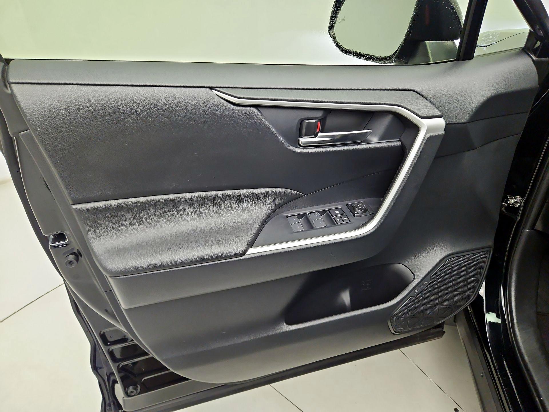 Thumbnail: 2023 Toyota RAV4 - 12