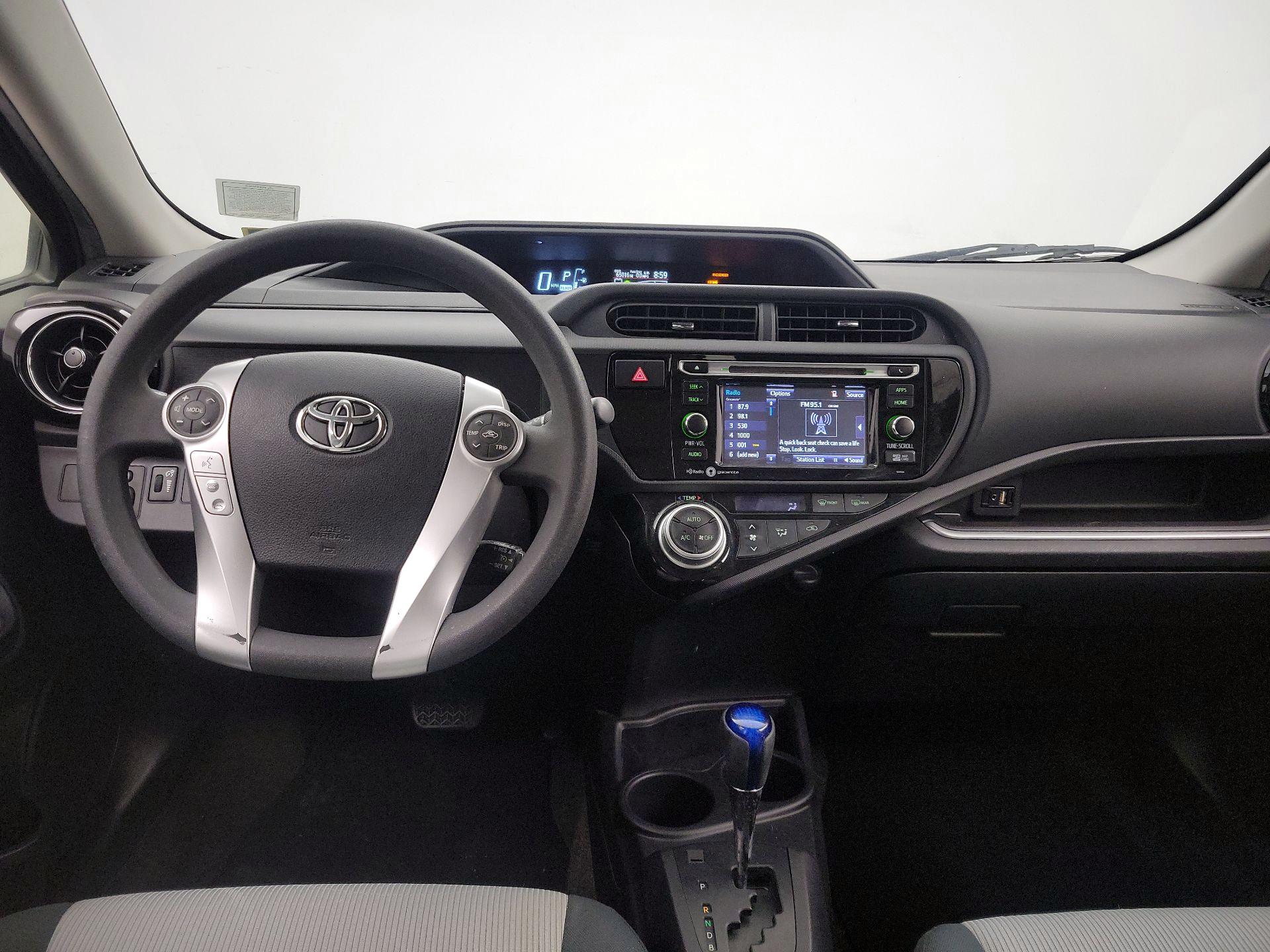 Thumbnail: 2015 Toyota Prius c - 9