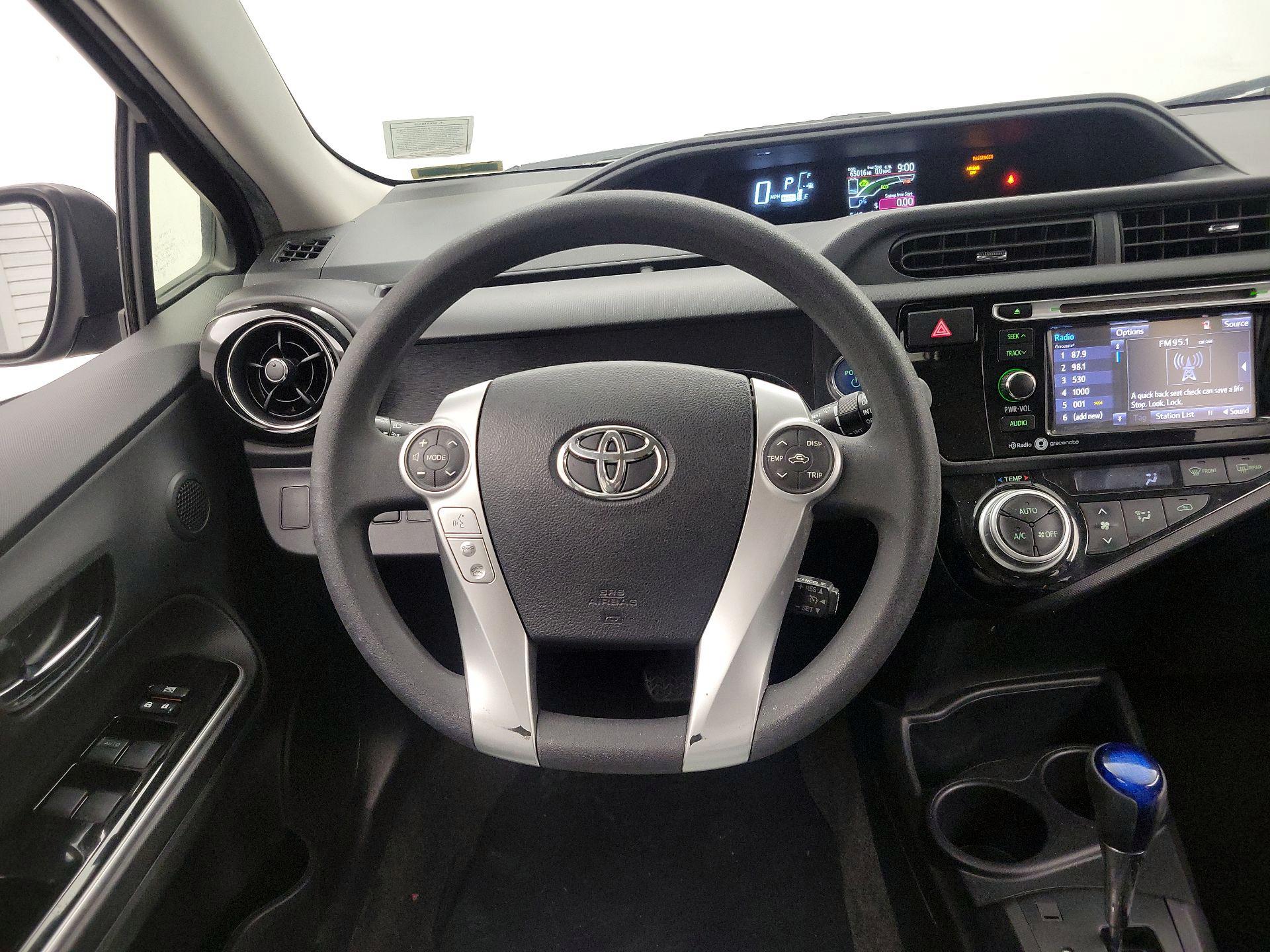 Thumbnail: 2015 Toyota Prius c - 10