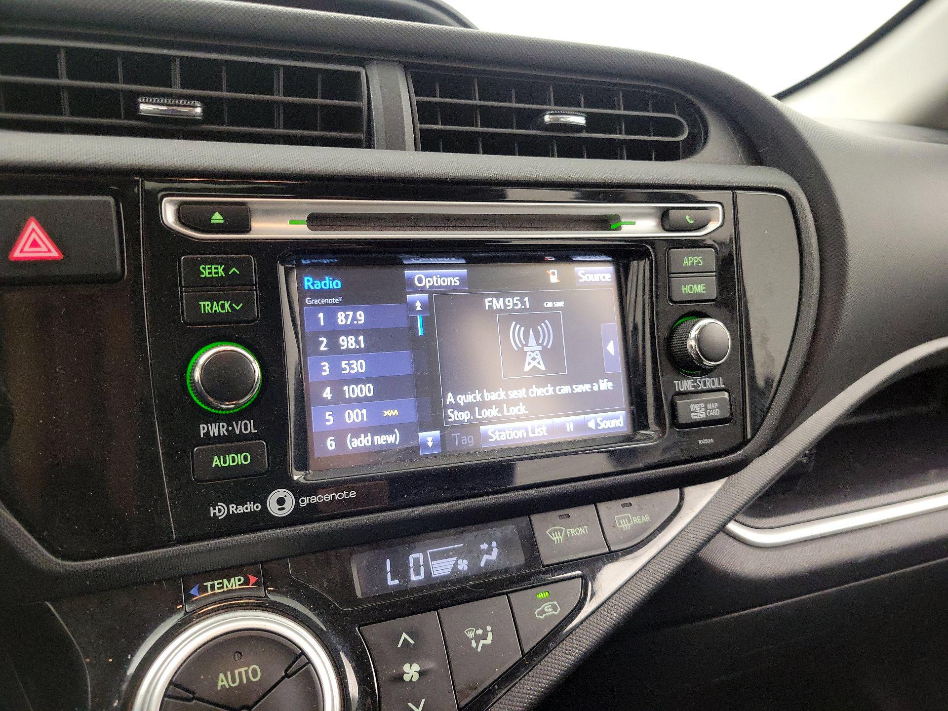 Thumbnail: 2015 Toyota Prius c - 14
