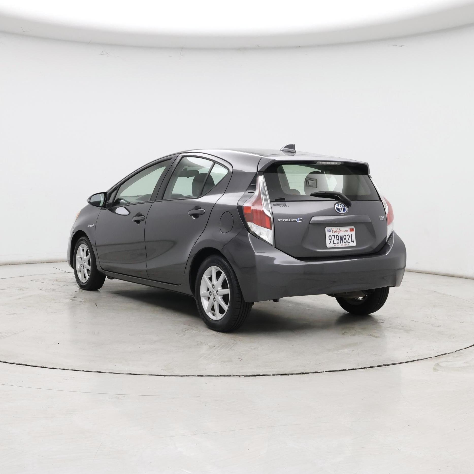 Thumbnail: 2015 Toyota Prius c - 2