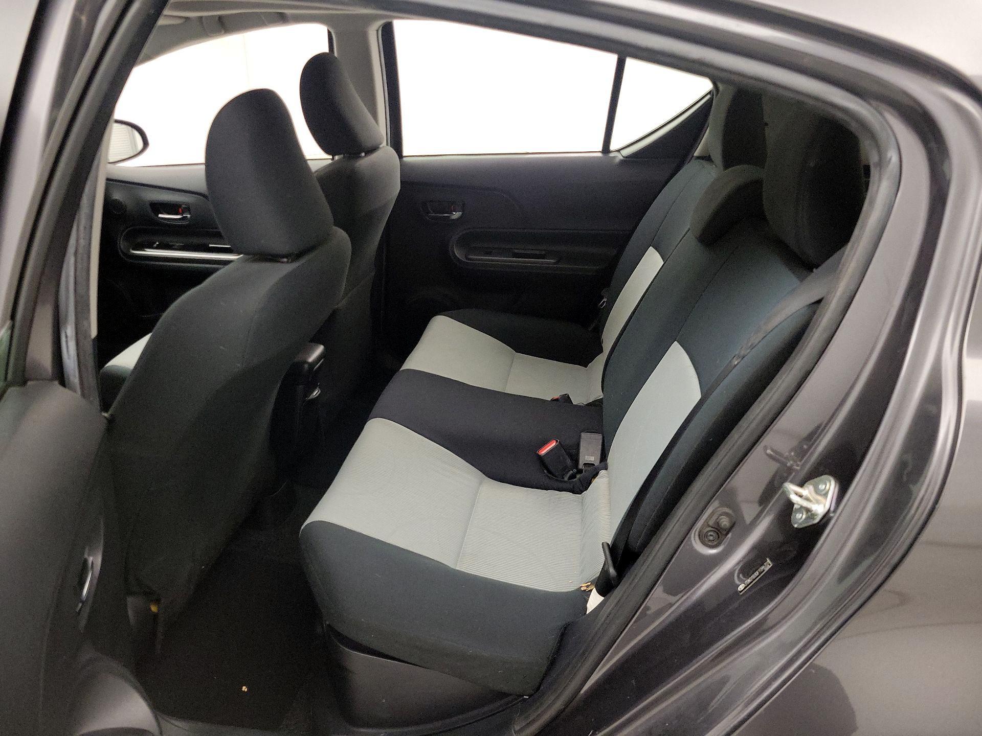 Thumbnail: 2015 Toyota Prius c - 19