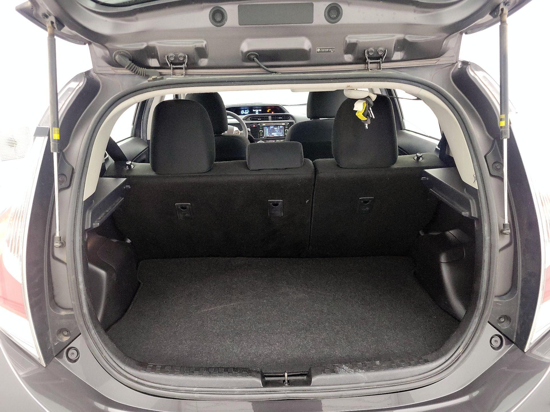 Thumbnail: 2015 Toyota Prius c - 20