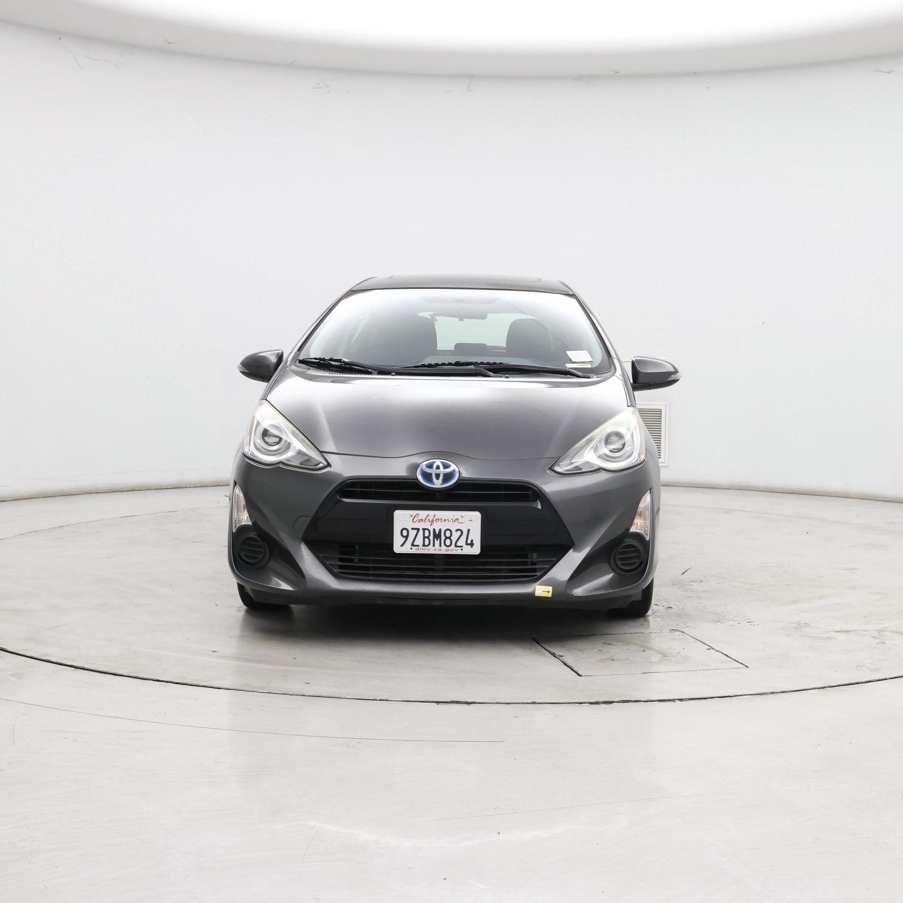 Thumbnail: 2015 Toyota Prius c - 5