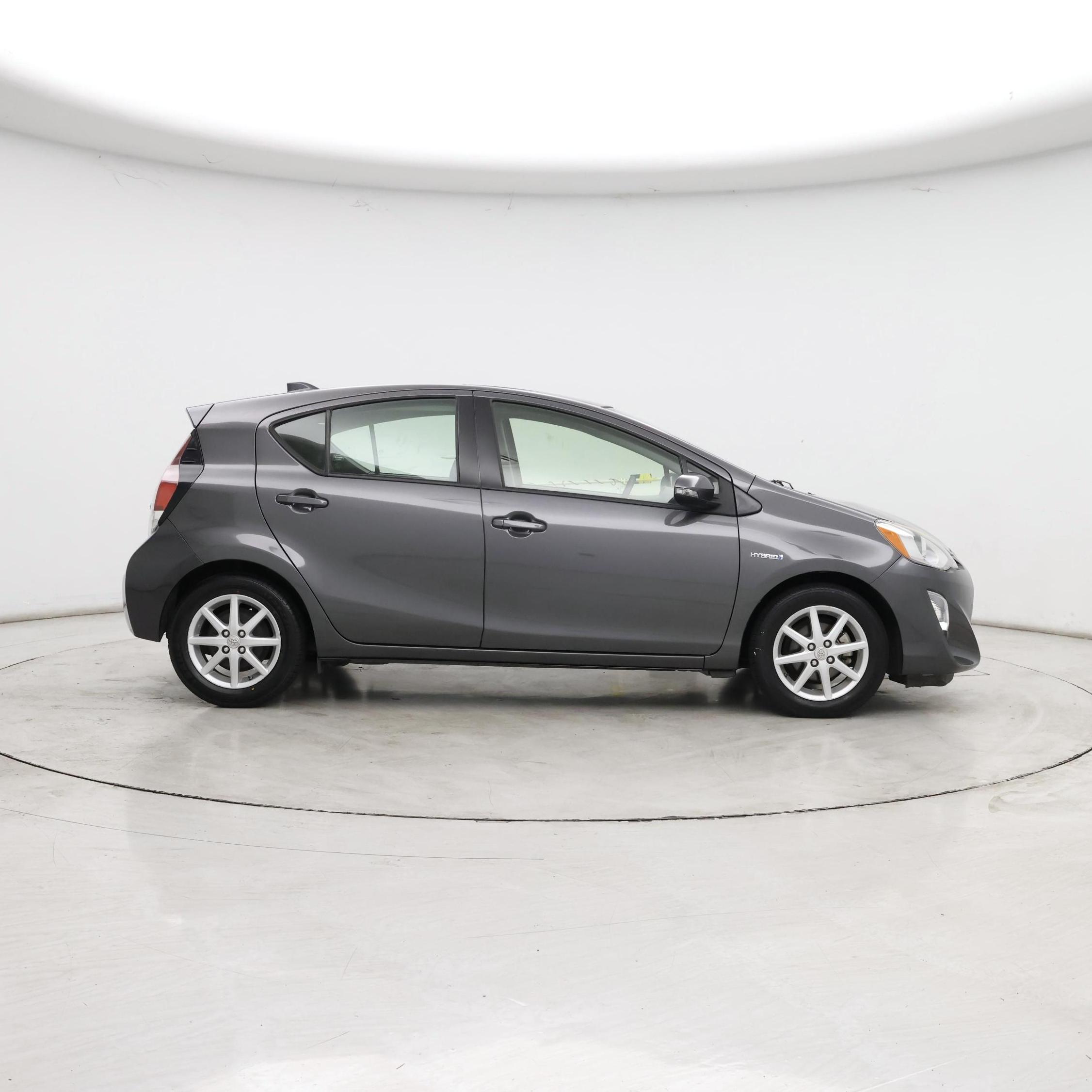 Thumbnail: 2015 Toyota Prius c - 7