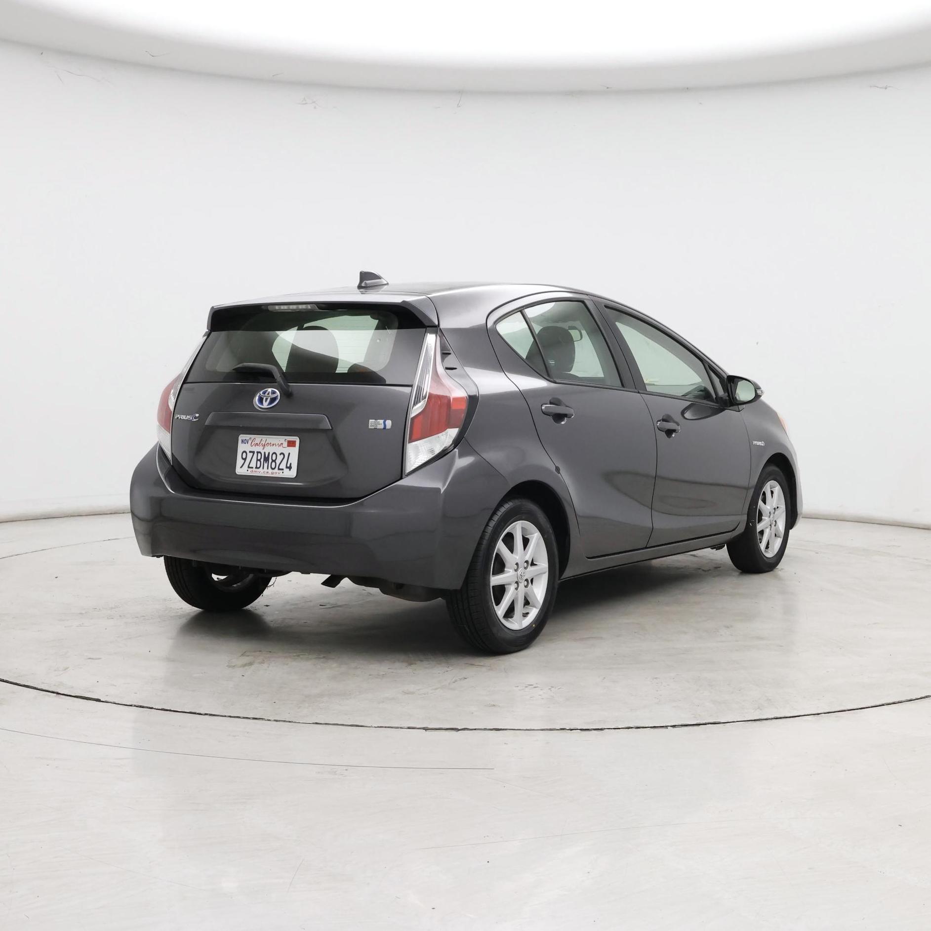 Thumbnail: 2015 Toyota Prius c - 8