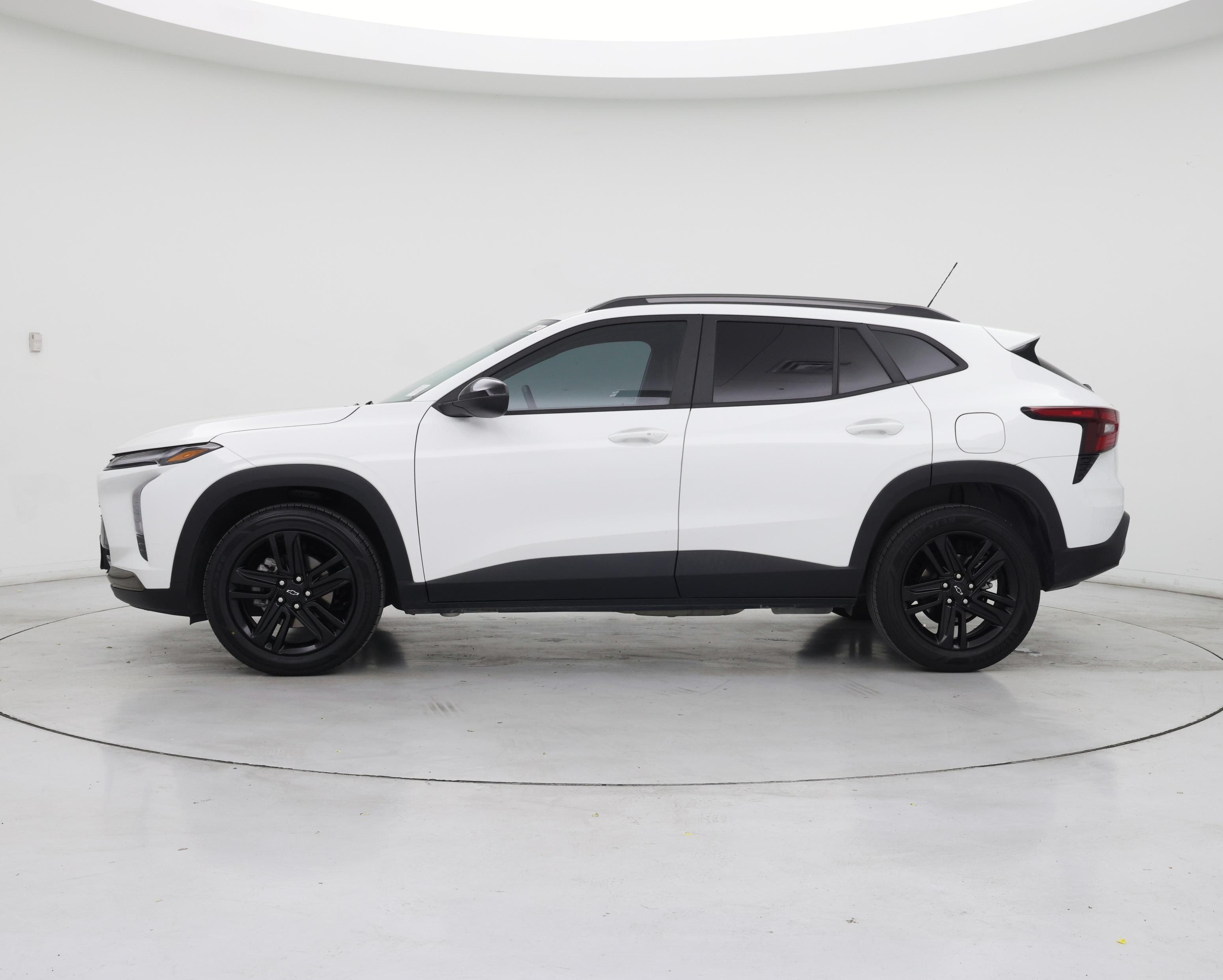 Thumbnail: 2024 Chevrolet Trax - 3