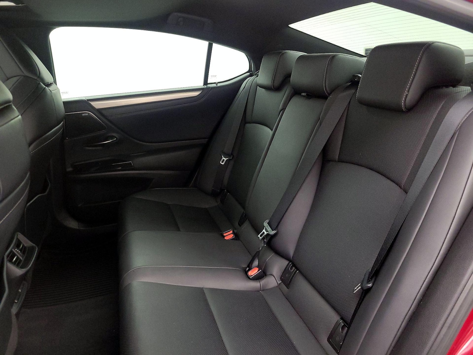 2022 Lexus ES F SPORT - Photo 22